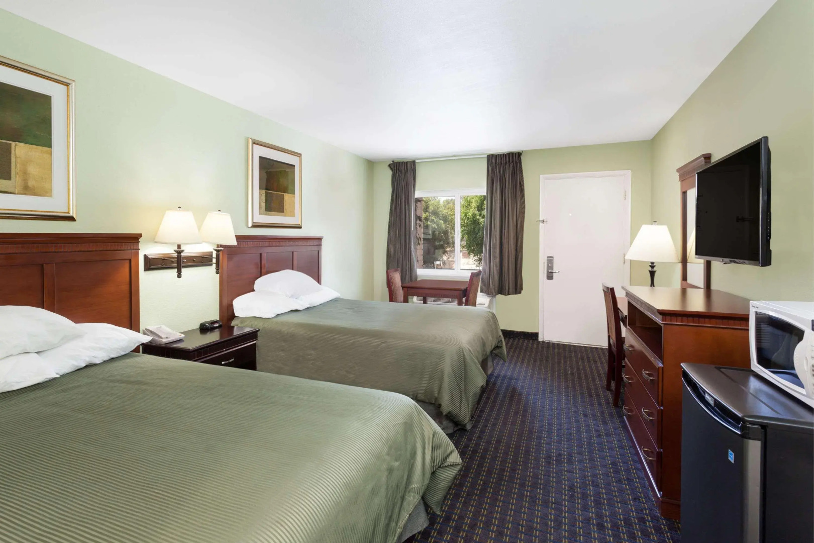 Travelodge Orange County Airport  Costa Mesa