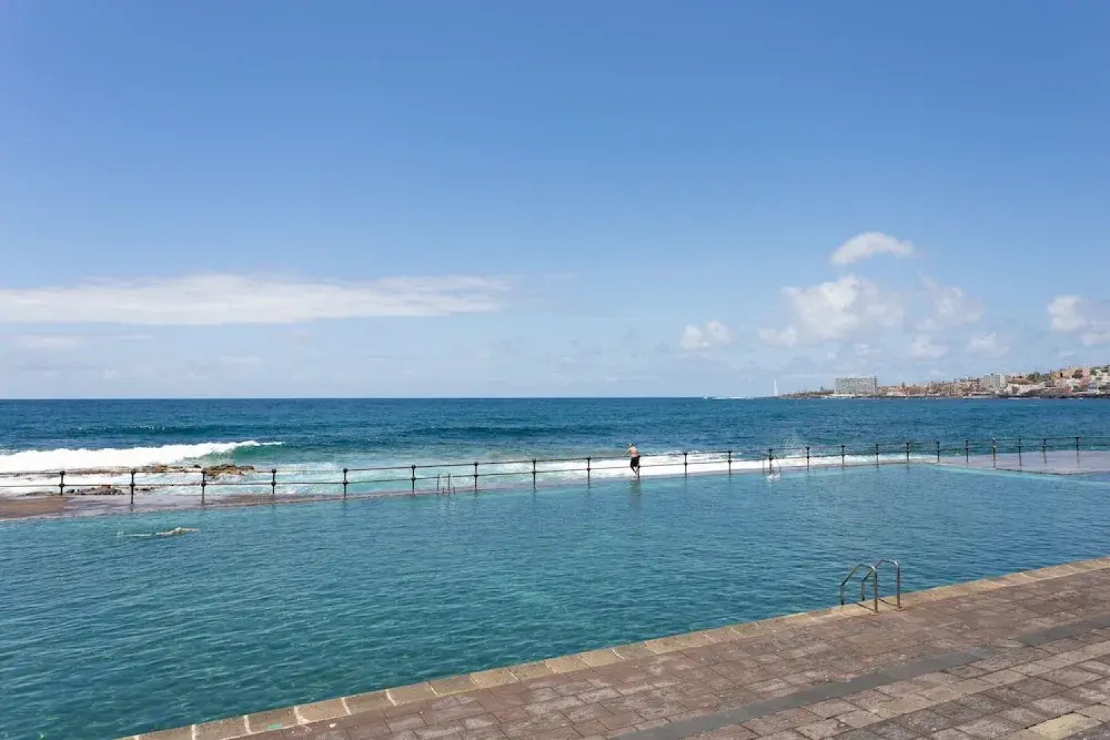 Frontline Bajamar with pool & gym