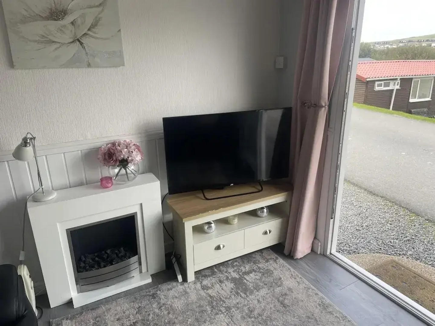 Charming Chalet Nestled in Heart of Clarach Bay