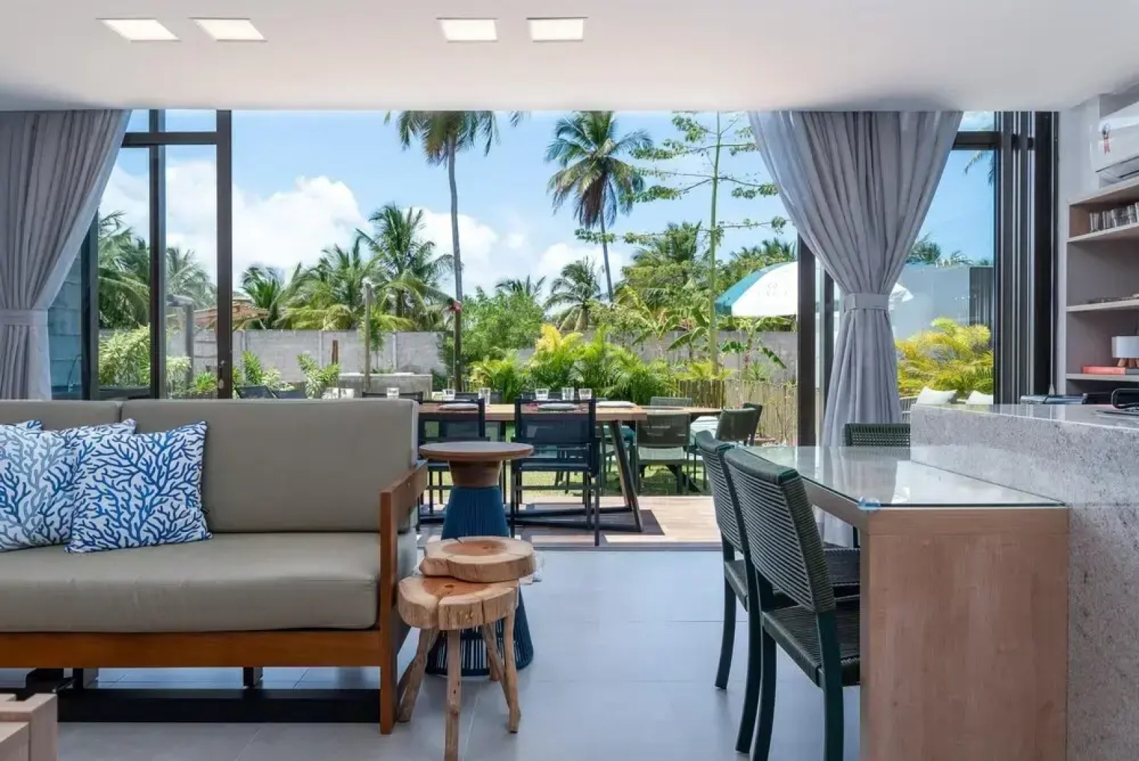 Incr vel Casa com Piscina Condom nio p na Areia