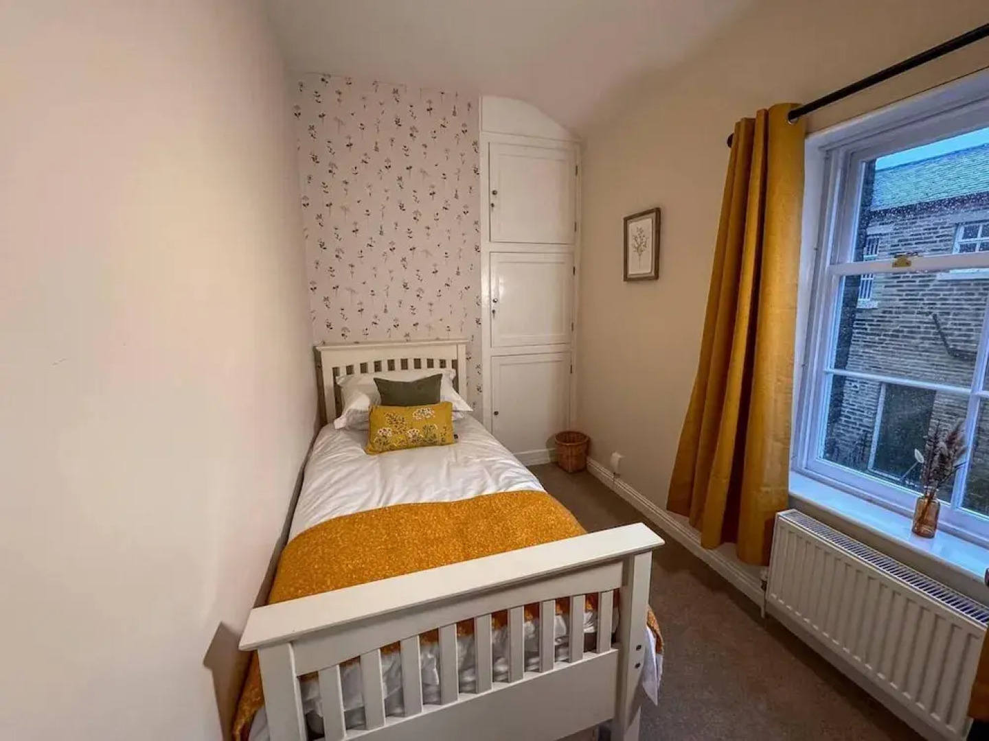 Captivating 3-bed Cottage in Saltaire