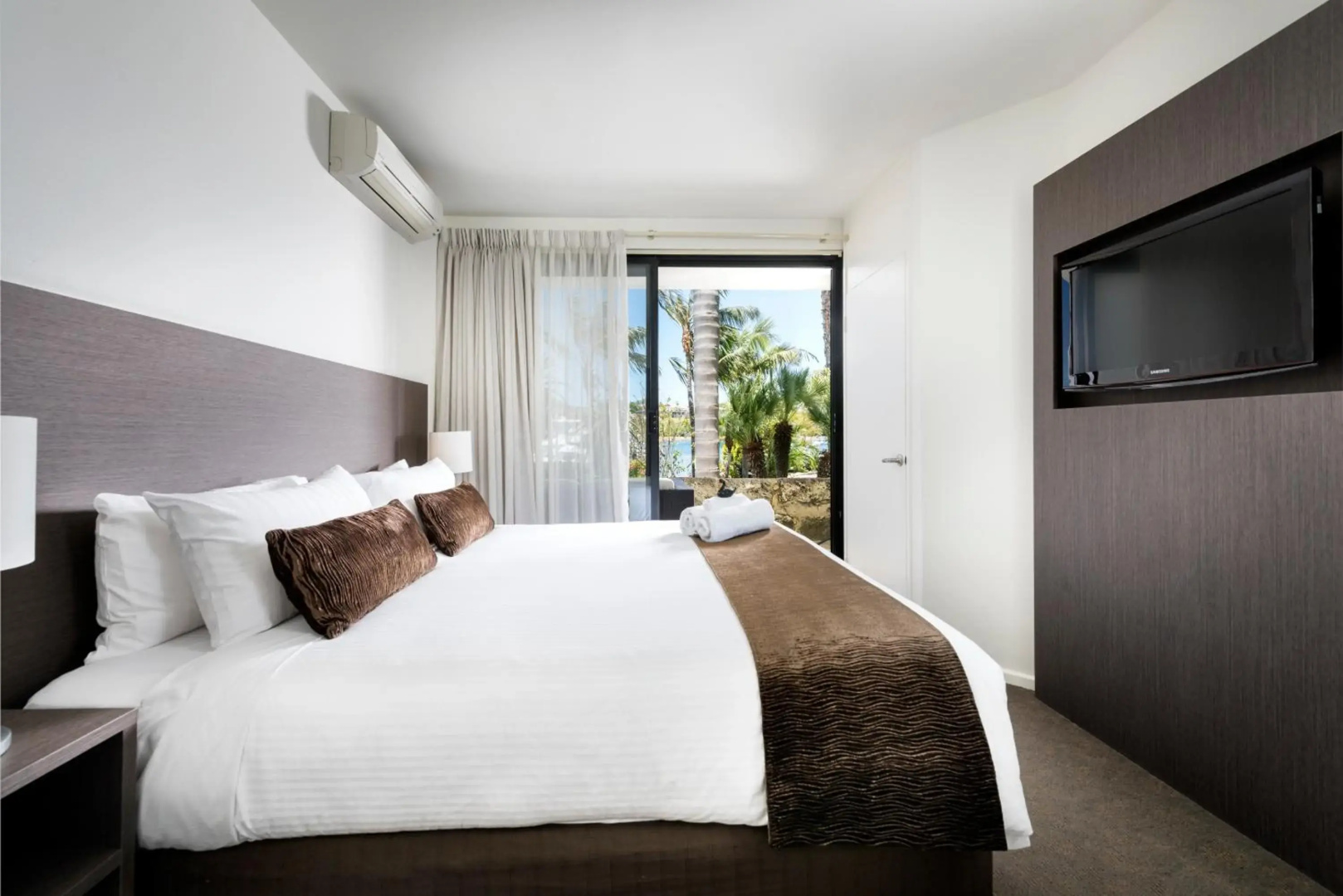 Pier 21 Riverside Apartment Hotel