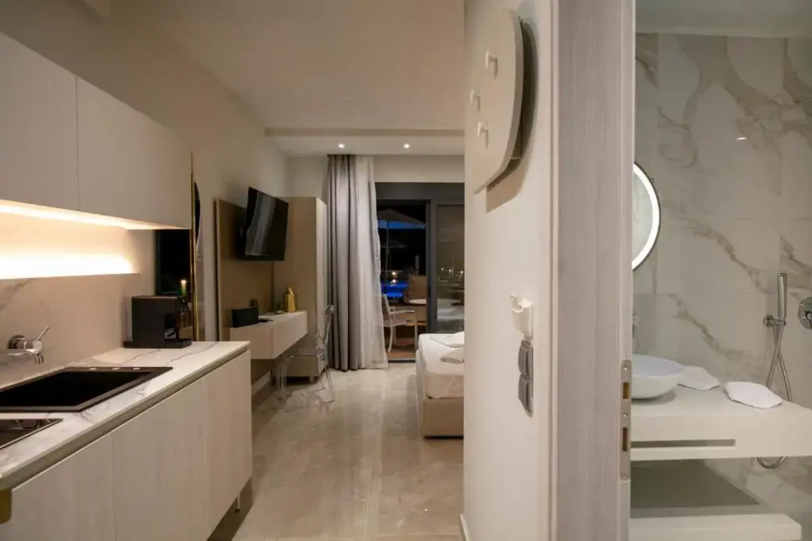 B&D Luxury Suites