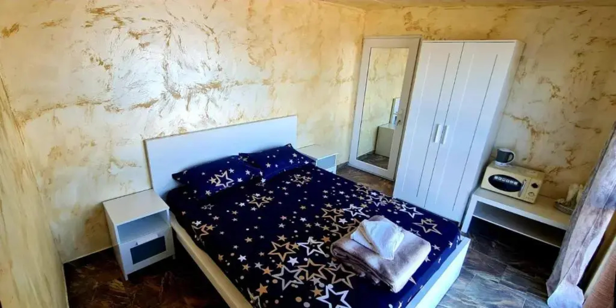 Lazy Lounge Apartments