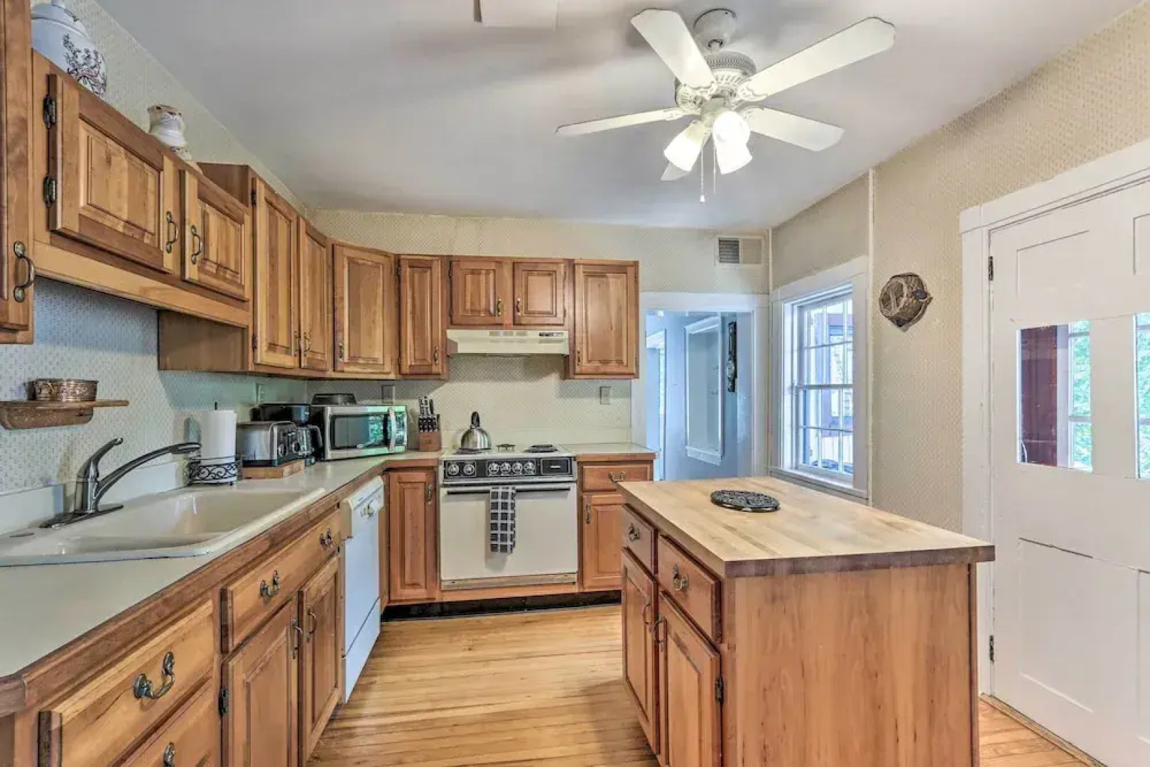 Historic Townhome in Downtown Shepherdstown!