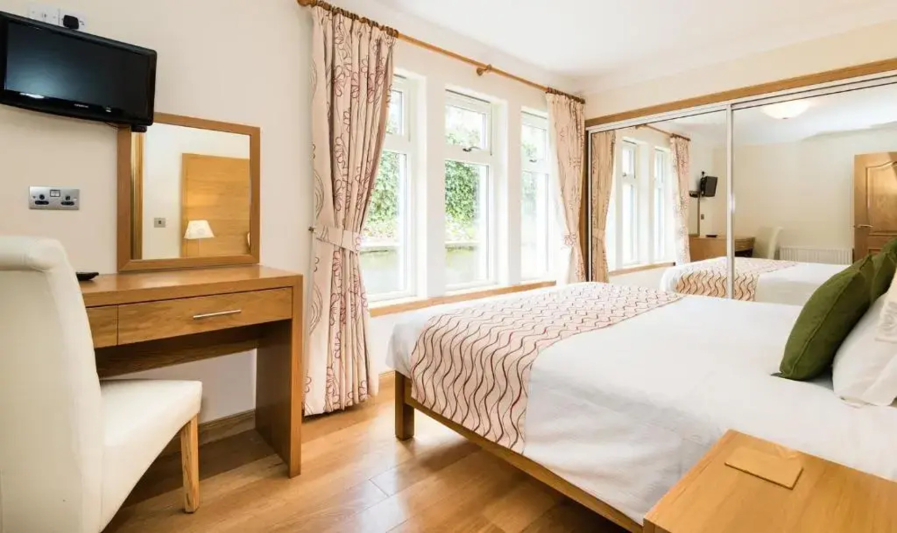 Claymore Guest House and Apartments