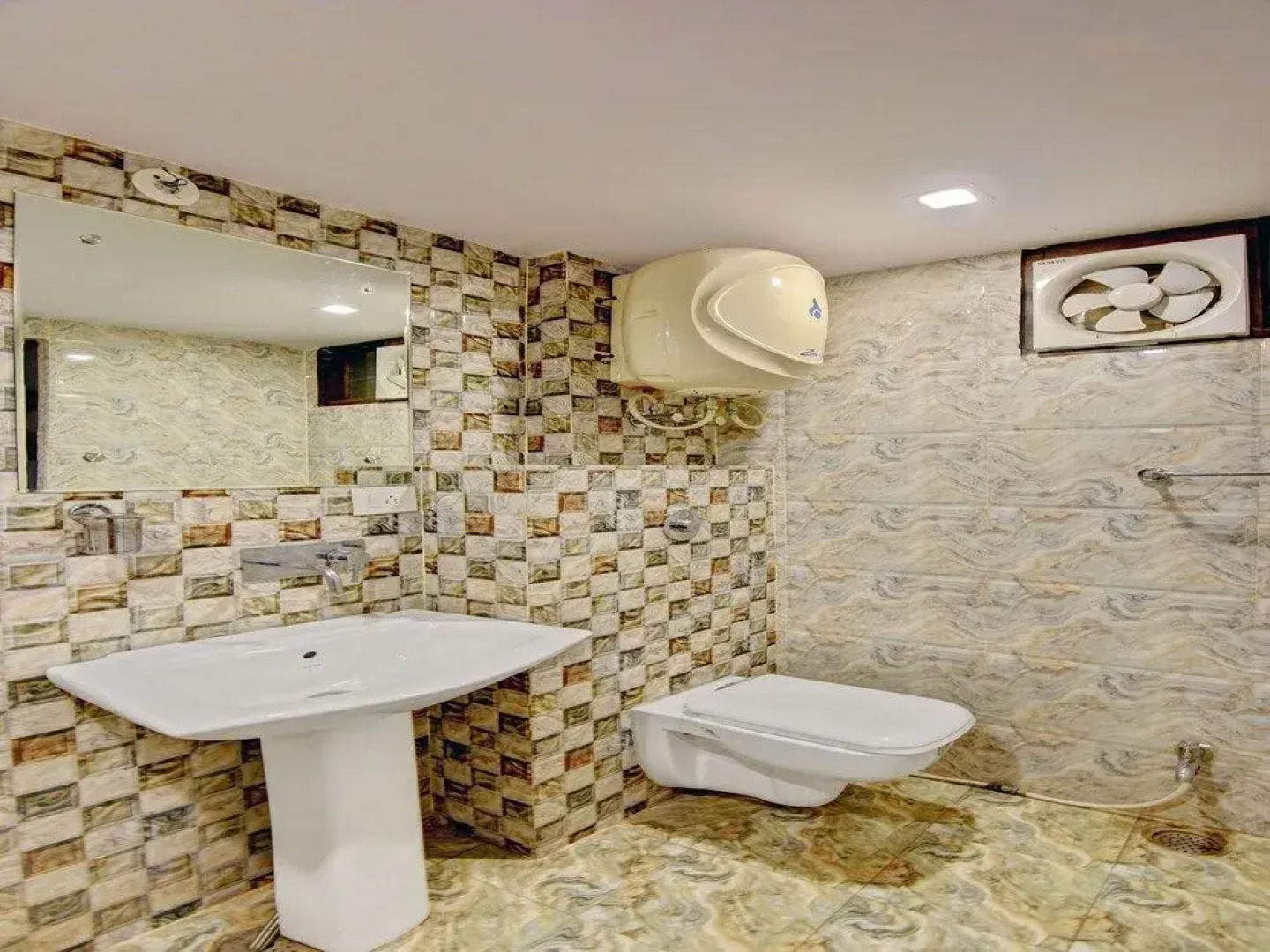 Spot On 37343 Hotel Abhimanyu Inn