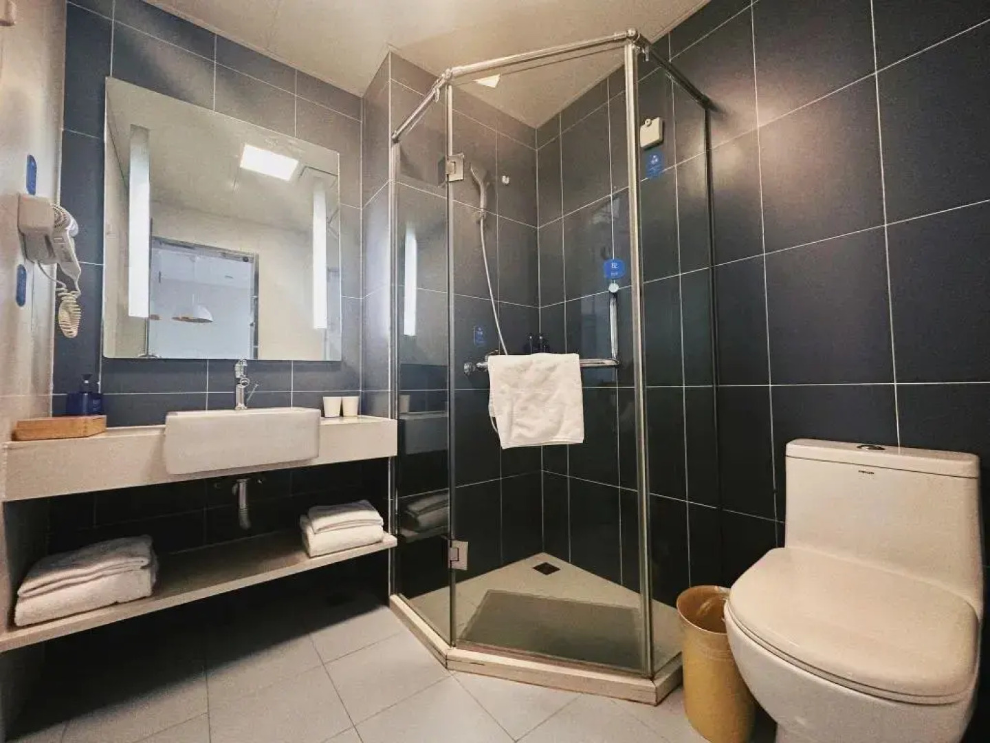 Homeinn Plus Hotel (Dunhua Railway Station)