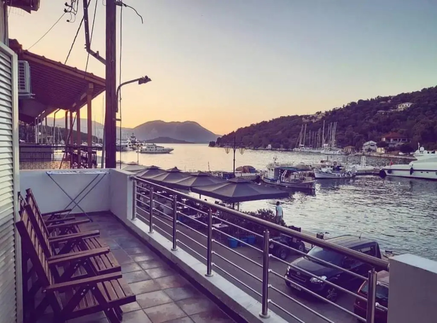 Xaradiotis House - A modern home away from home