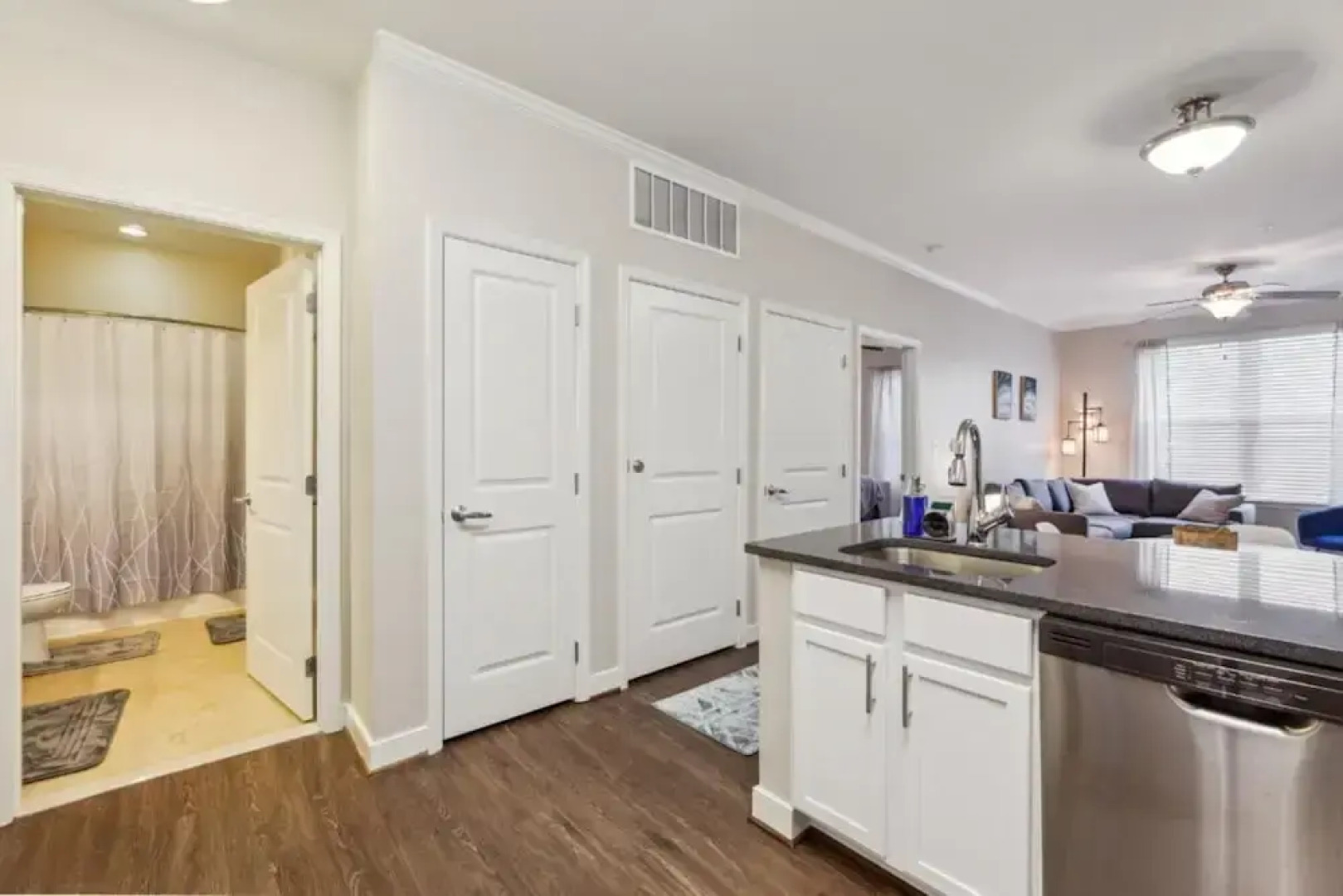 Stylish 1 BR Apartment w Movie Theater