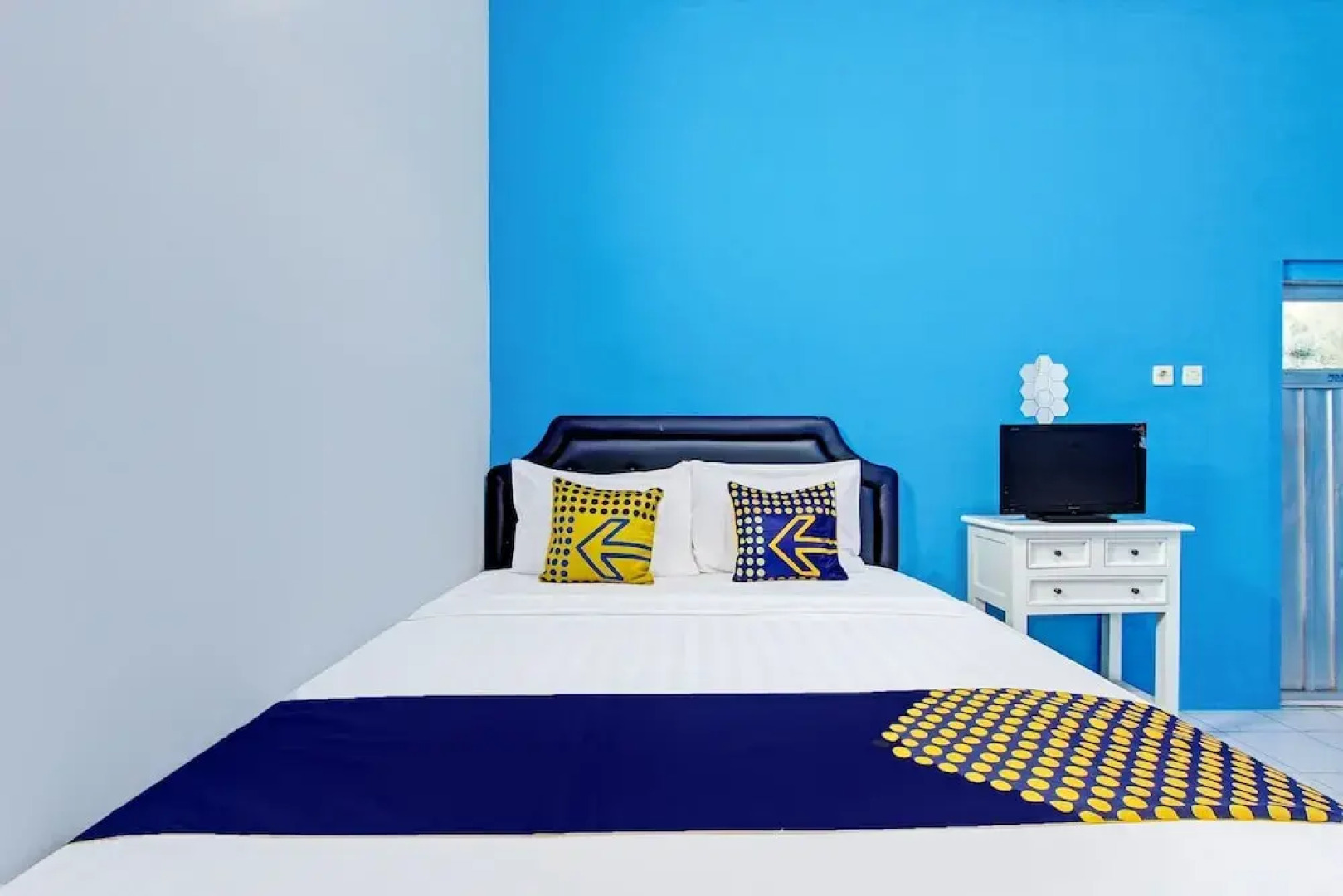 SPOT ON 92179 Latinos House