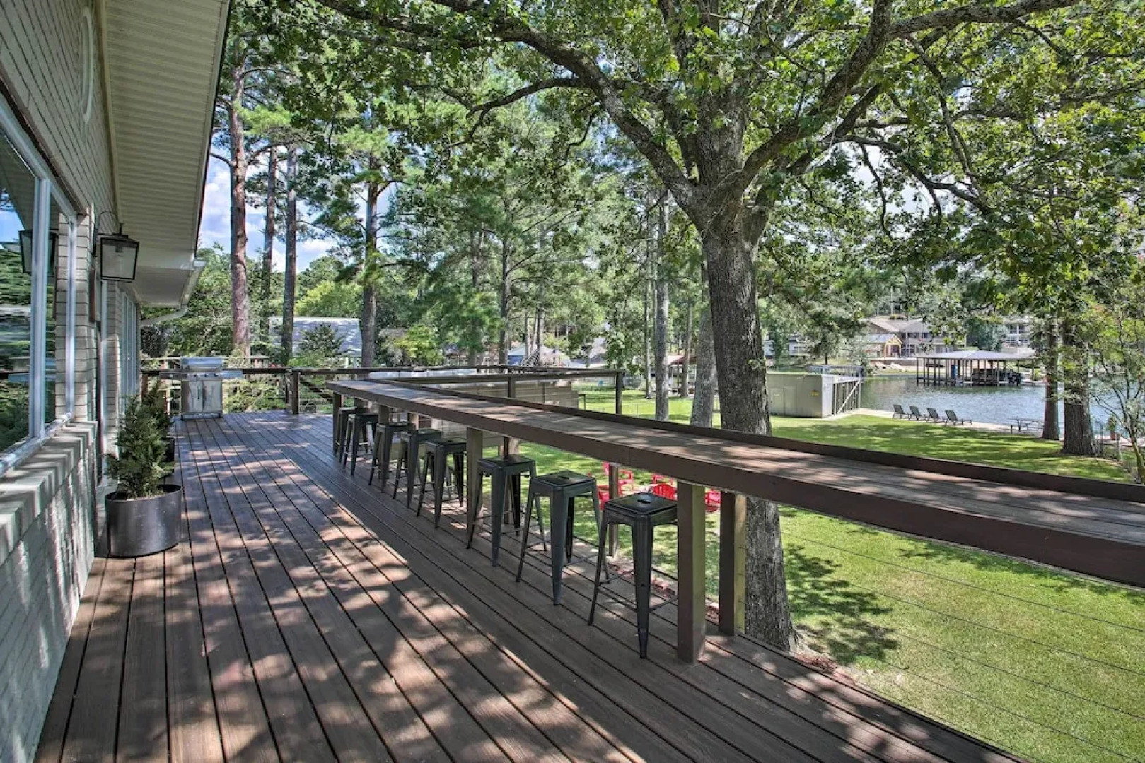 Deck, Fire Pit: Waterfront Lake Hamilton Home