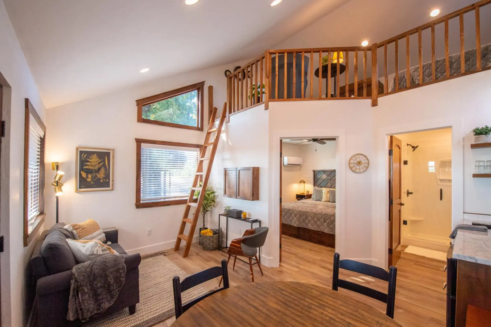 The Goldfinch Cabin (15 MIN to Magnolia & Baylor)