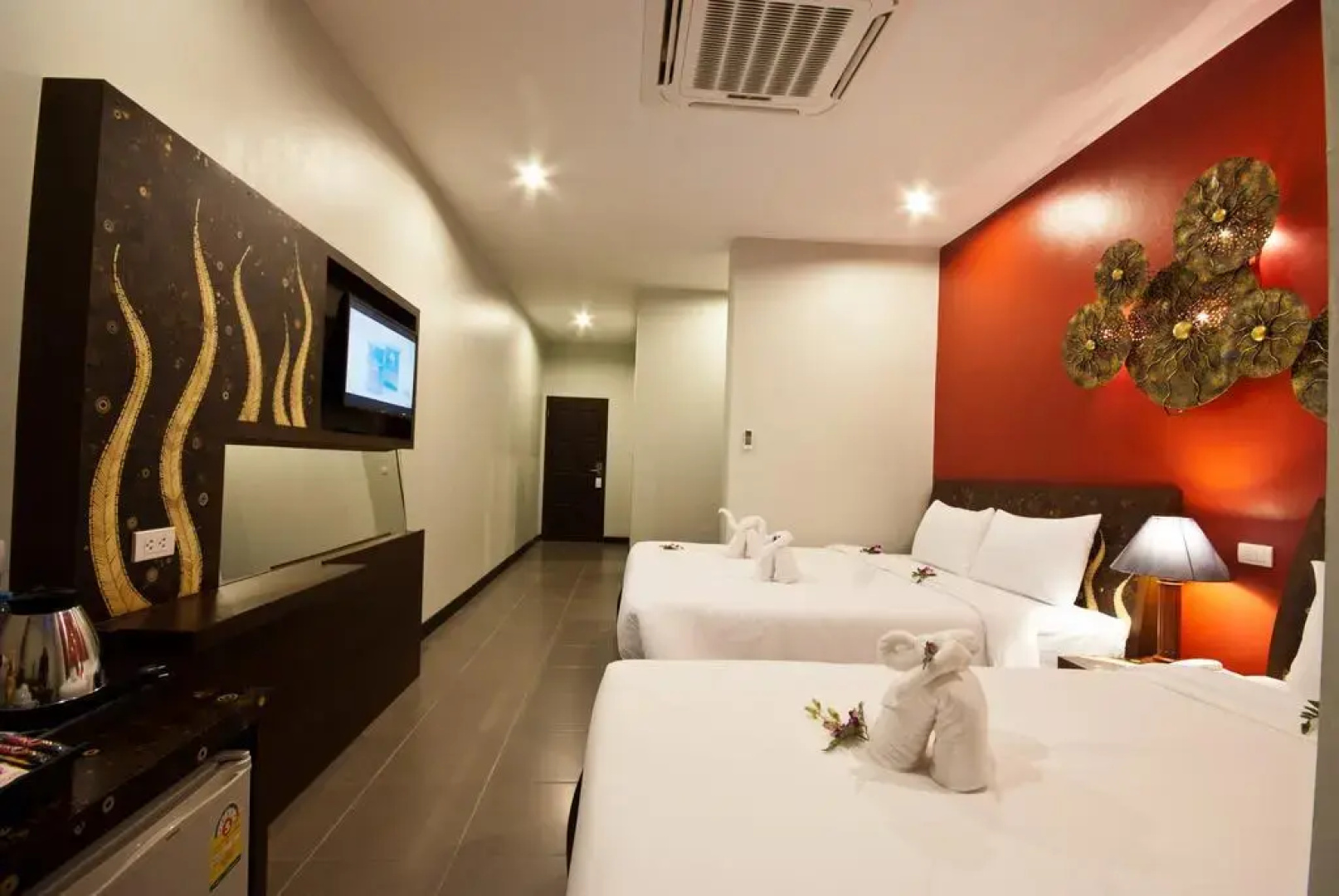 YouDee Hotel Patong (formerly Meir Jarr Hotel)