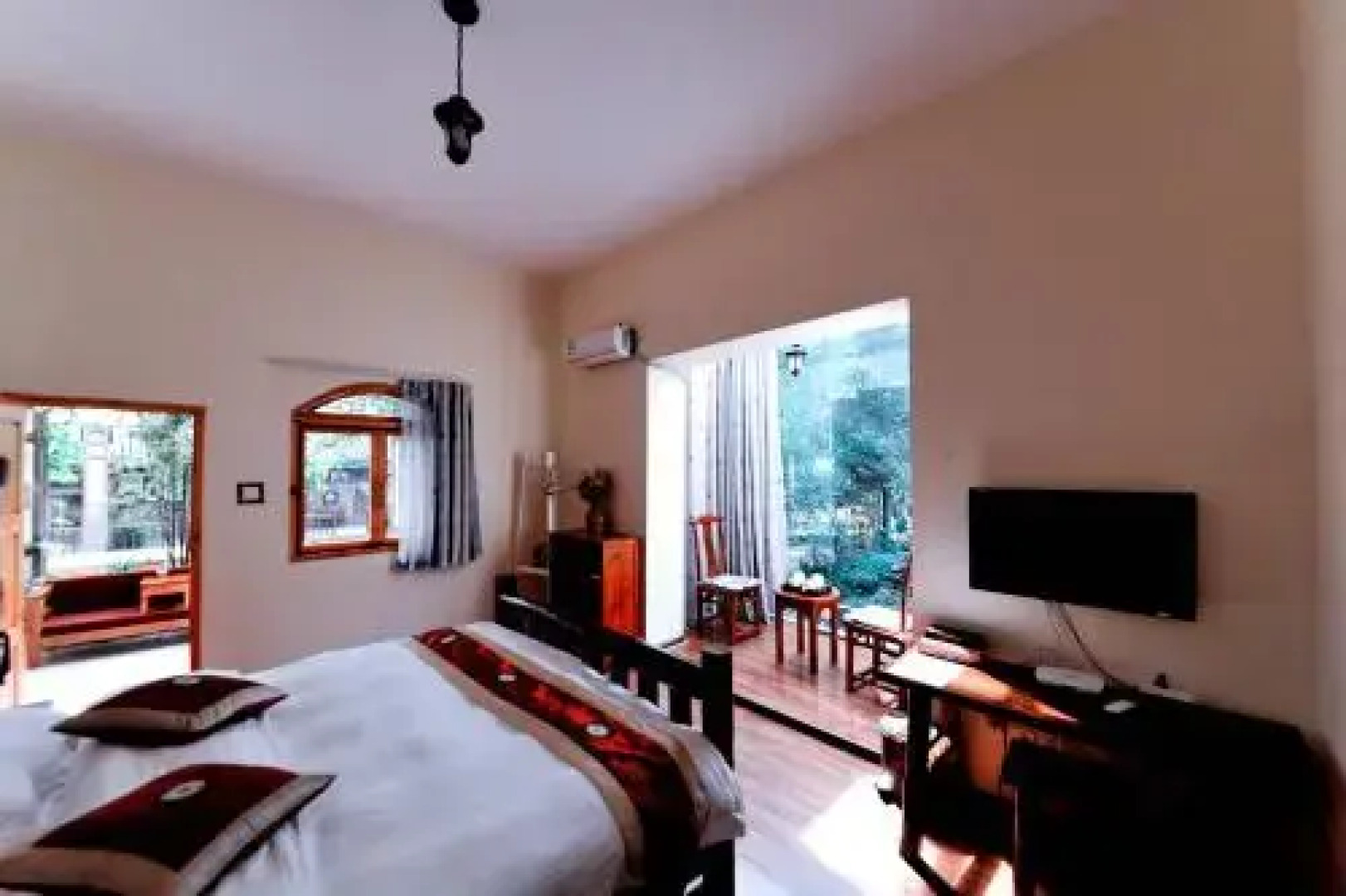 Dali Photography Theme Hostel