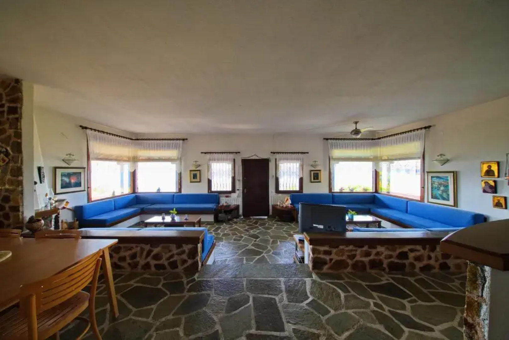 Beachfront villa with huge garden, 3br, Halkidiki