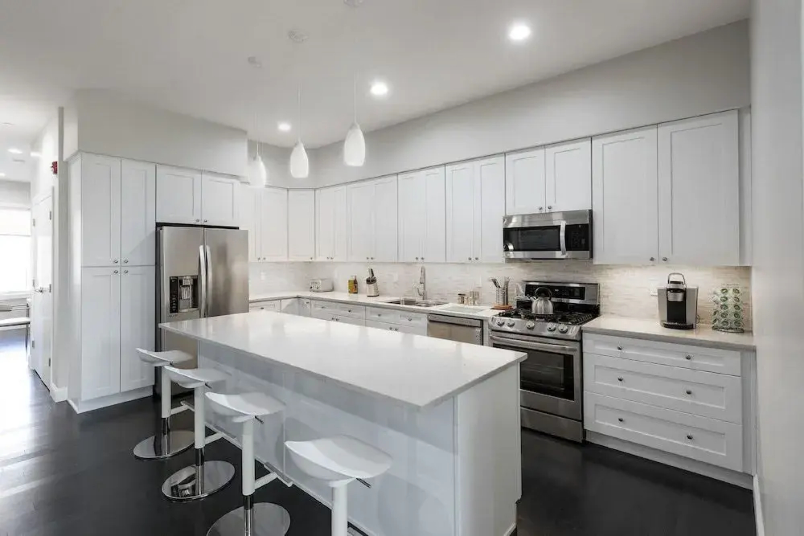 Huge Stylish 3 BR Loft Cobblestone St Next to NYC