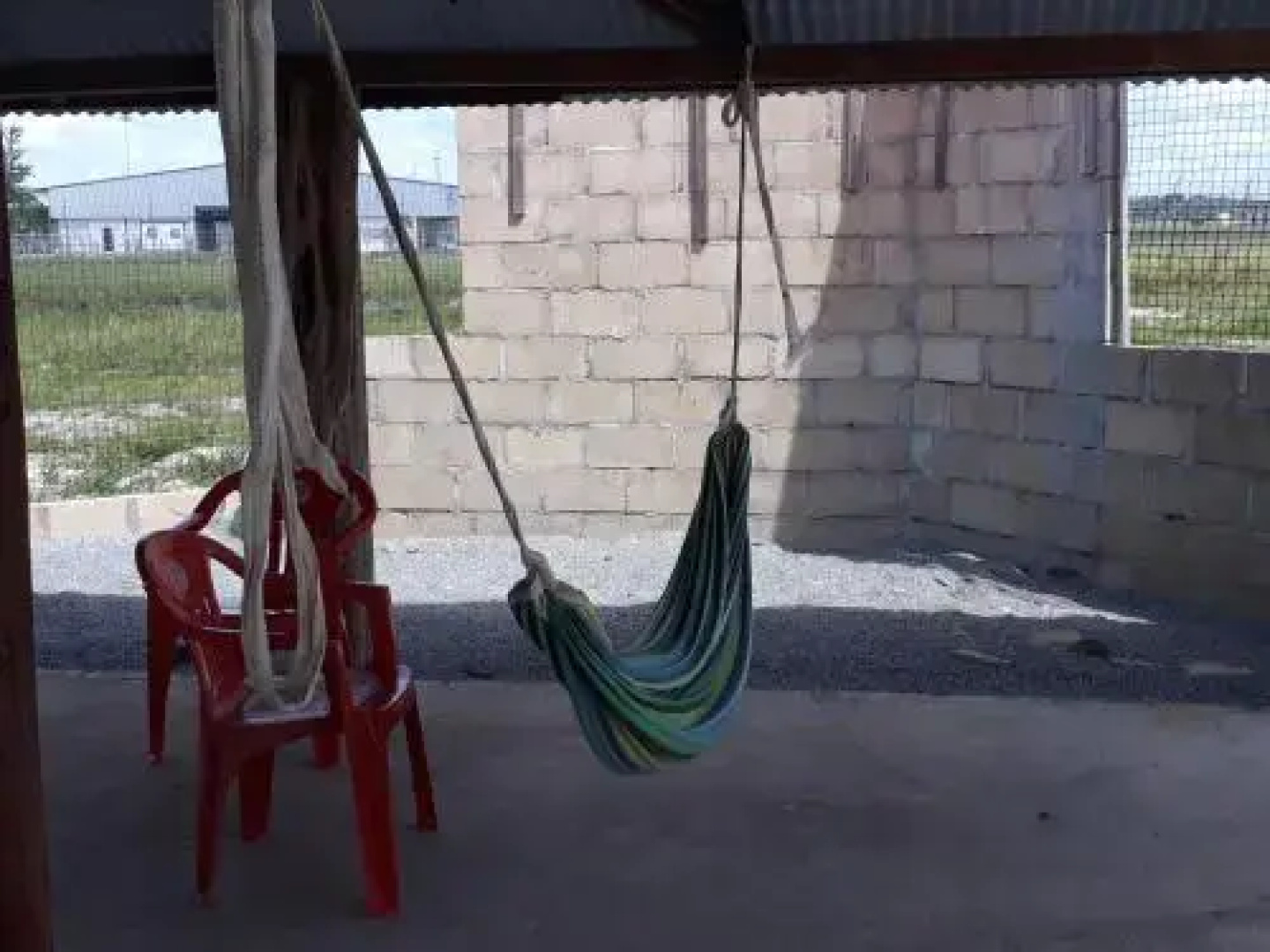 Rumanija's Airport Rooms