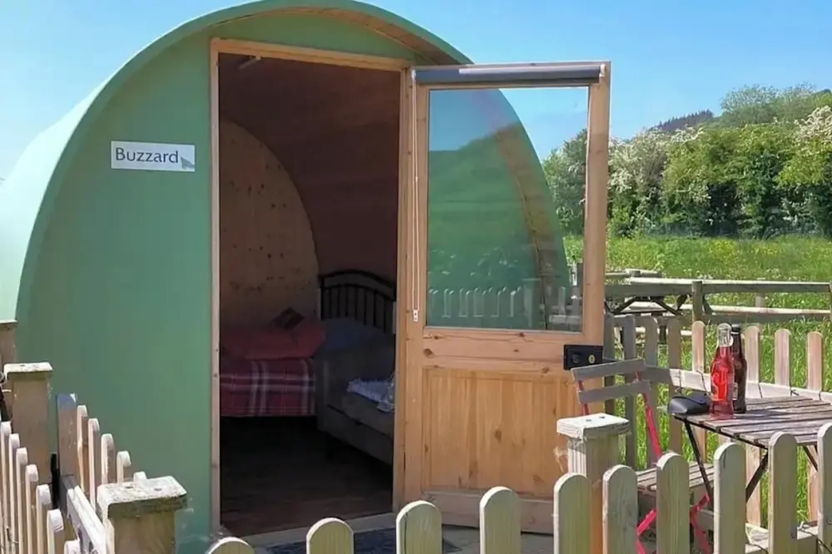 Green Dragon and Kitchen Pod - Sleeps 2 & Parking