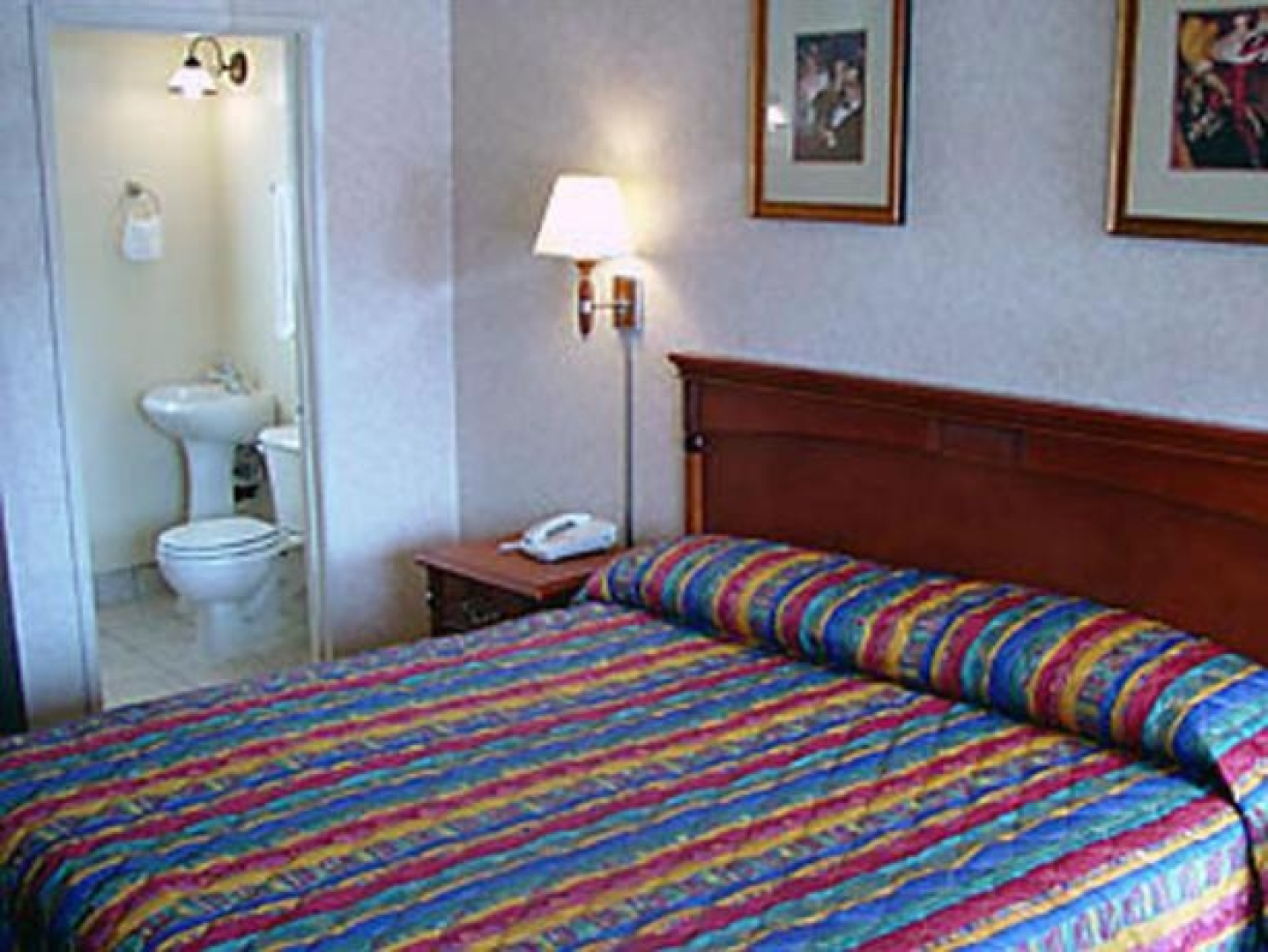 Econo Lodge Inn & Suites West Hollywood