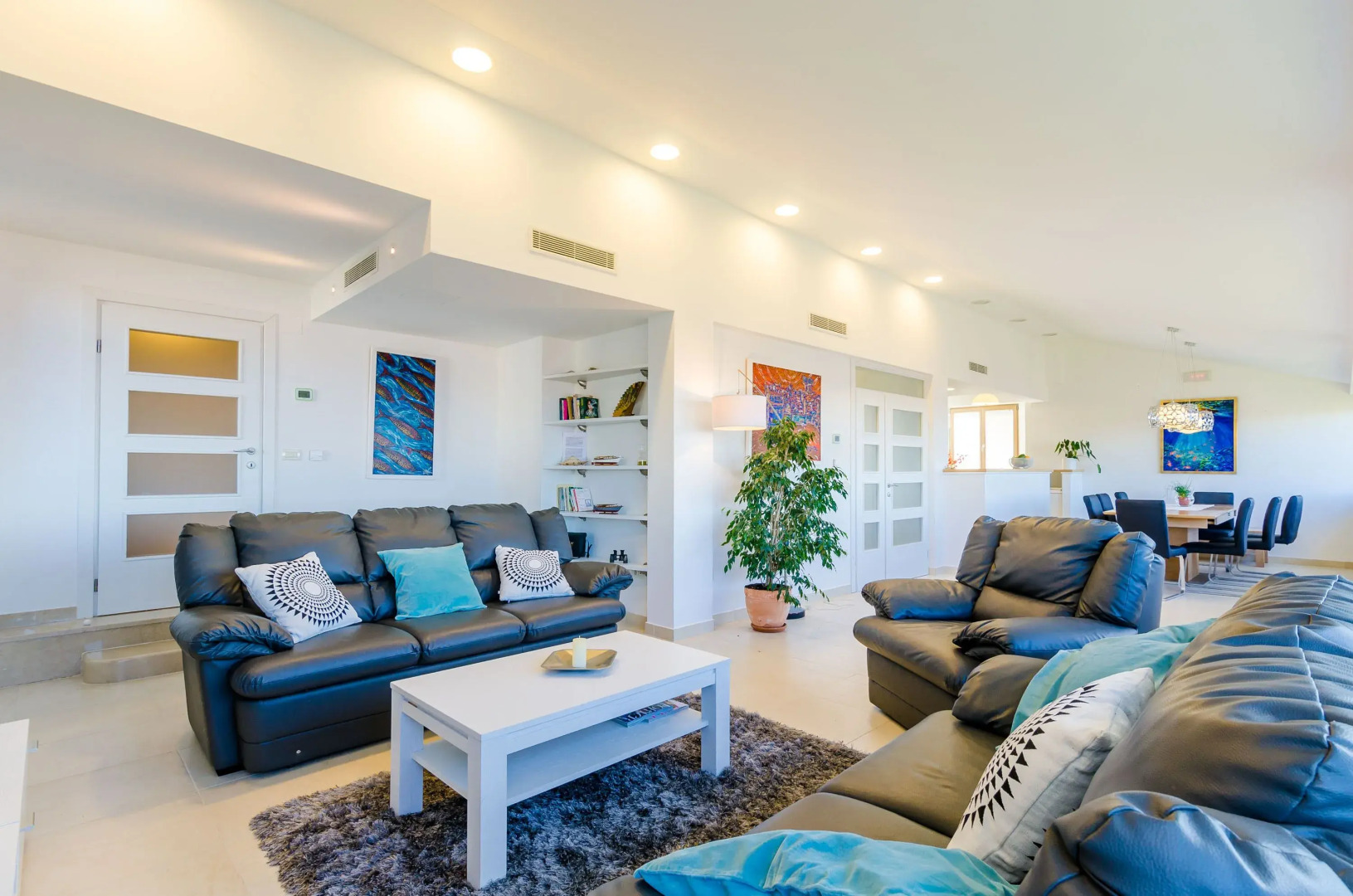 Villa Art Gallery - Six Bedroom Villa with Terrace and Swimming Pool