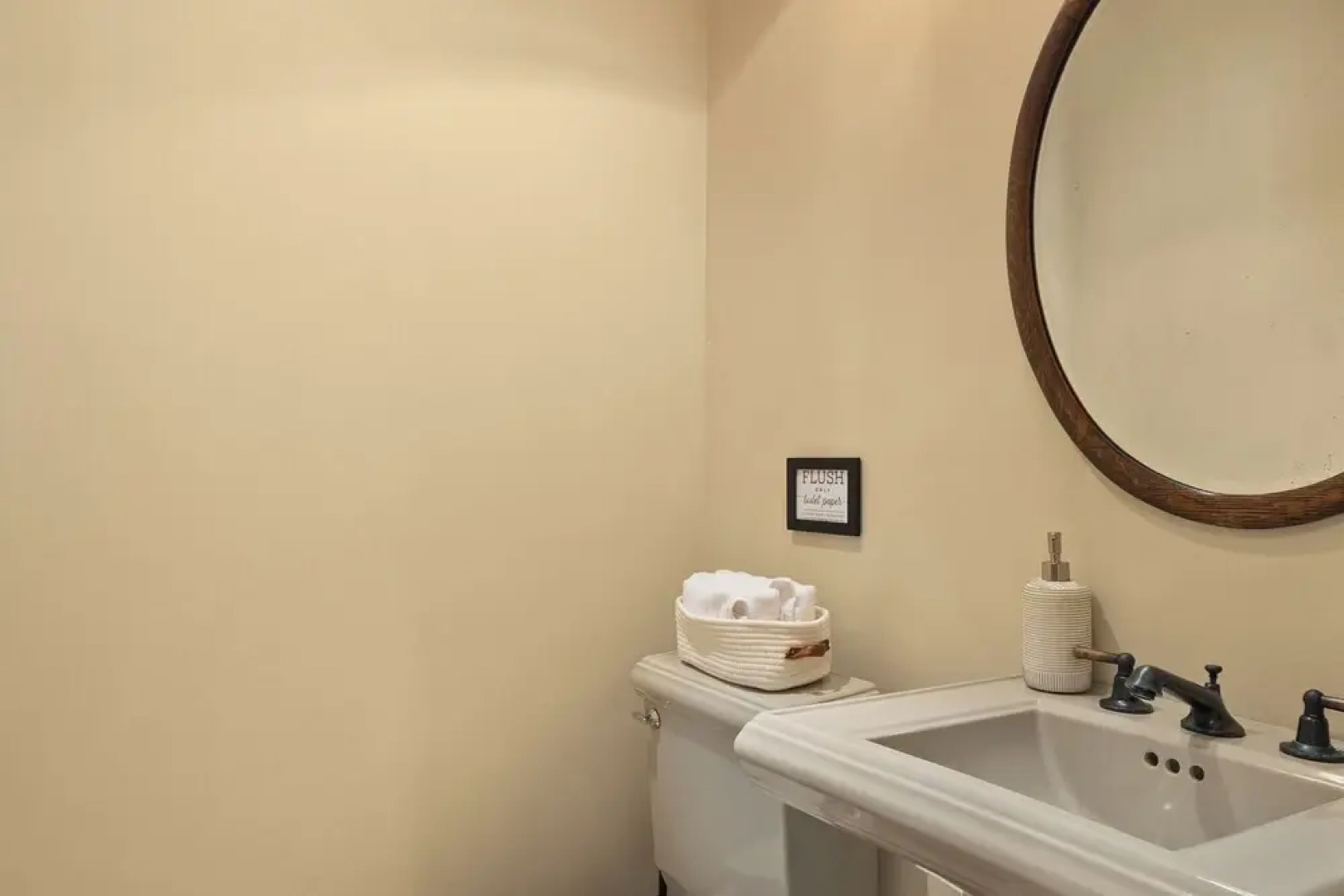 Hot Tub & Game Room: Home in Cle Elum