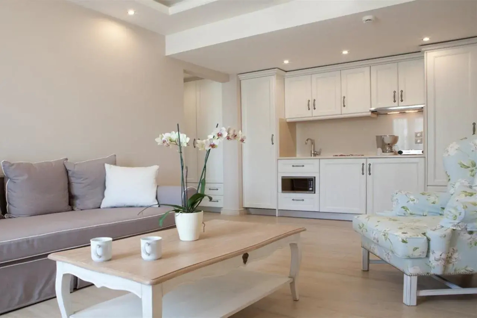 Royal Nidri Hotel & Apartments