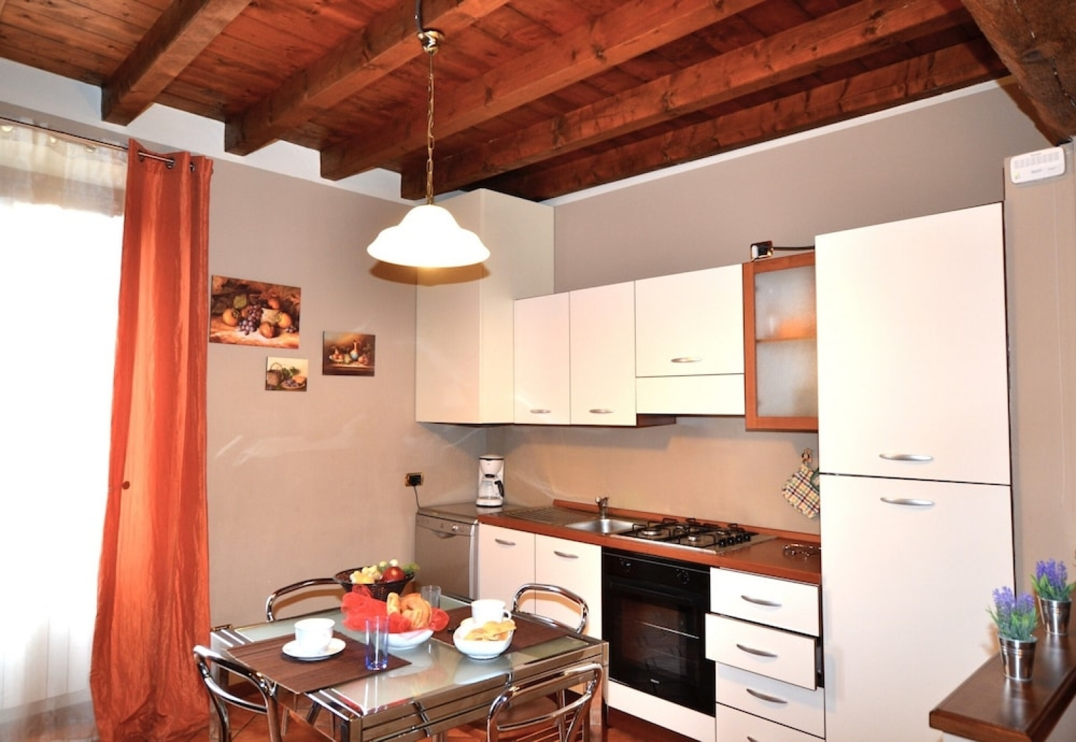 Casa Laura Salò 200mt from Garda lake