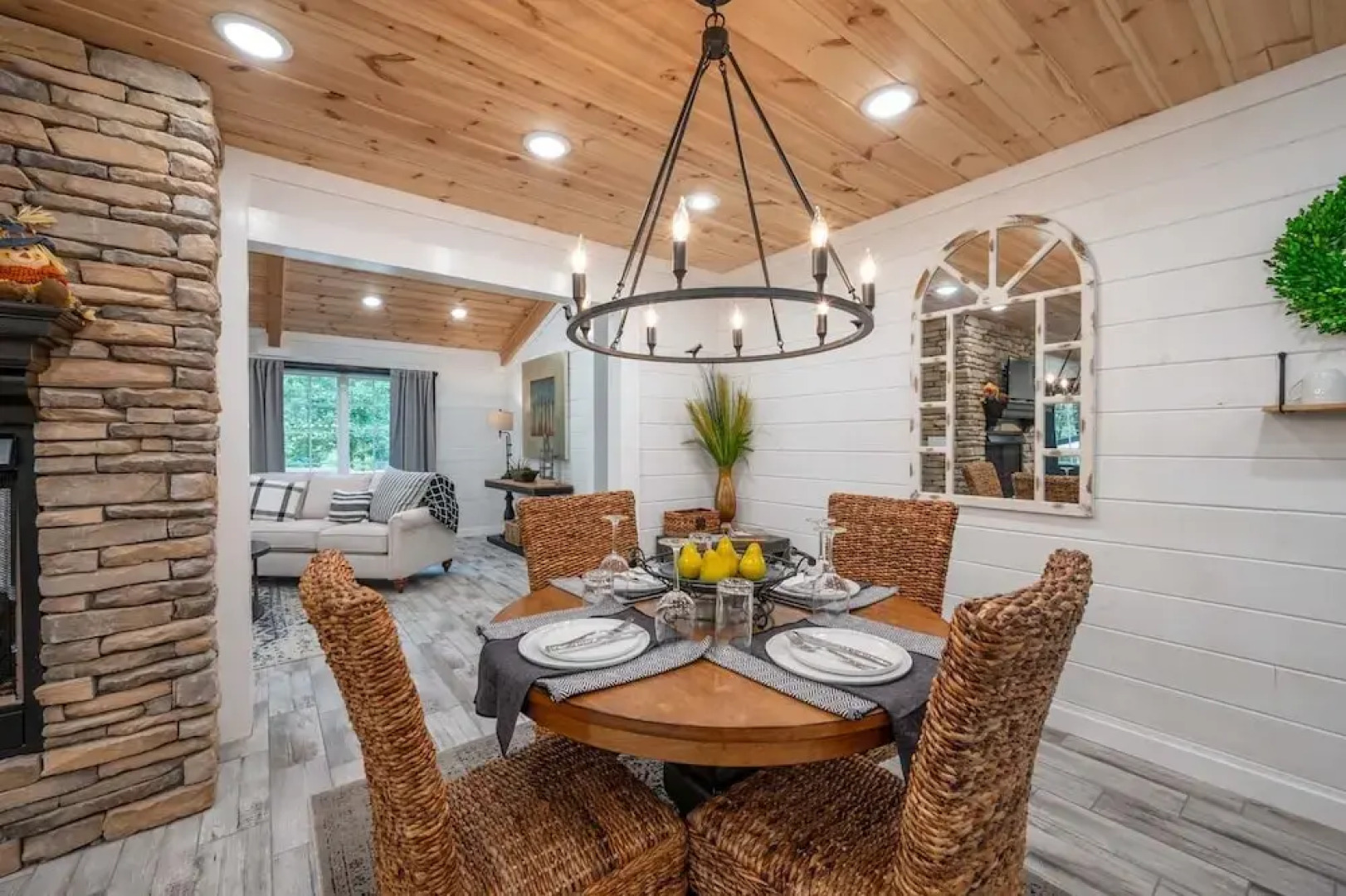 Sugar Hill Newly Remodeled includes Fully Supplied Kitchen and Hot Tub by RedAwning