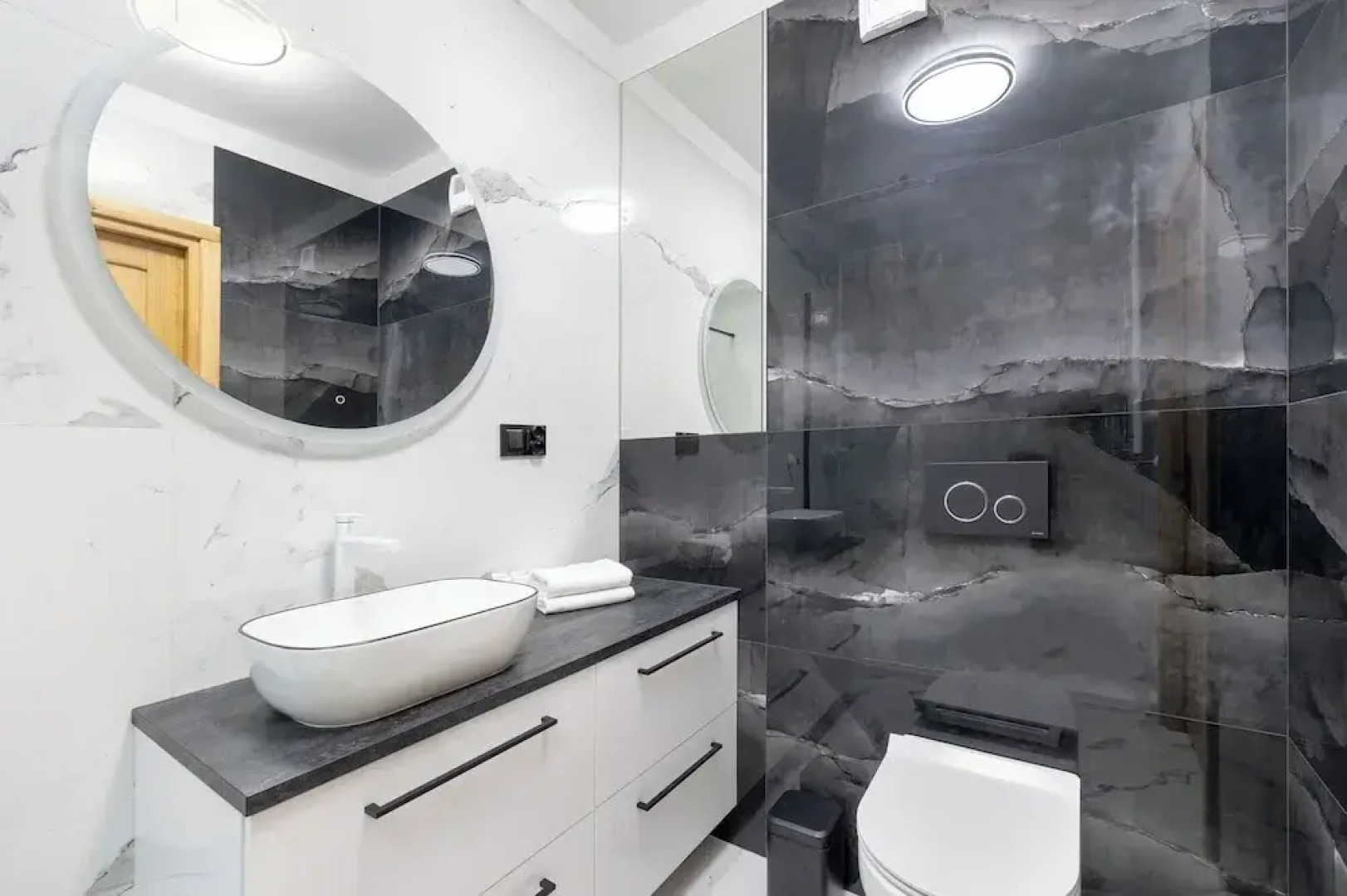 Apartment With Parking by Renters