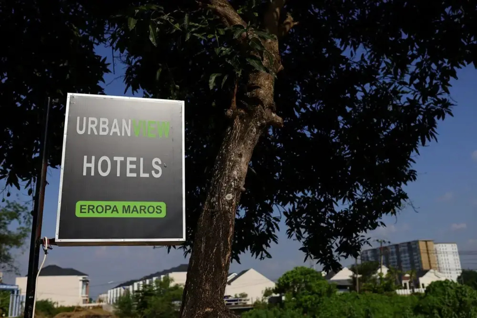 Urbanview Hotel Eropa Maros near Sultan Hasanuddin Airport by RedDoorz