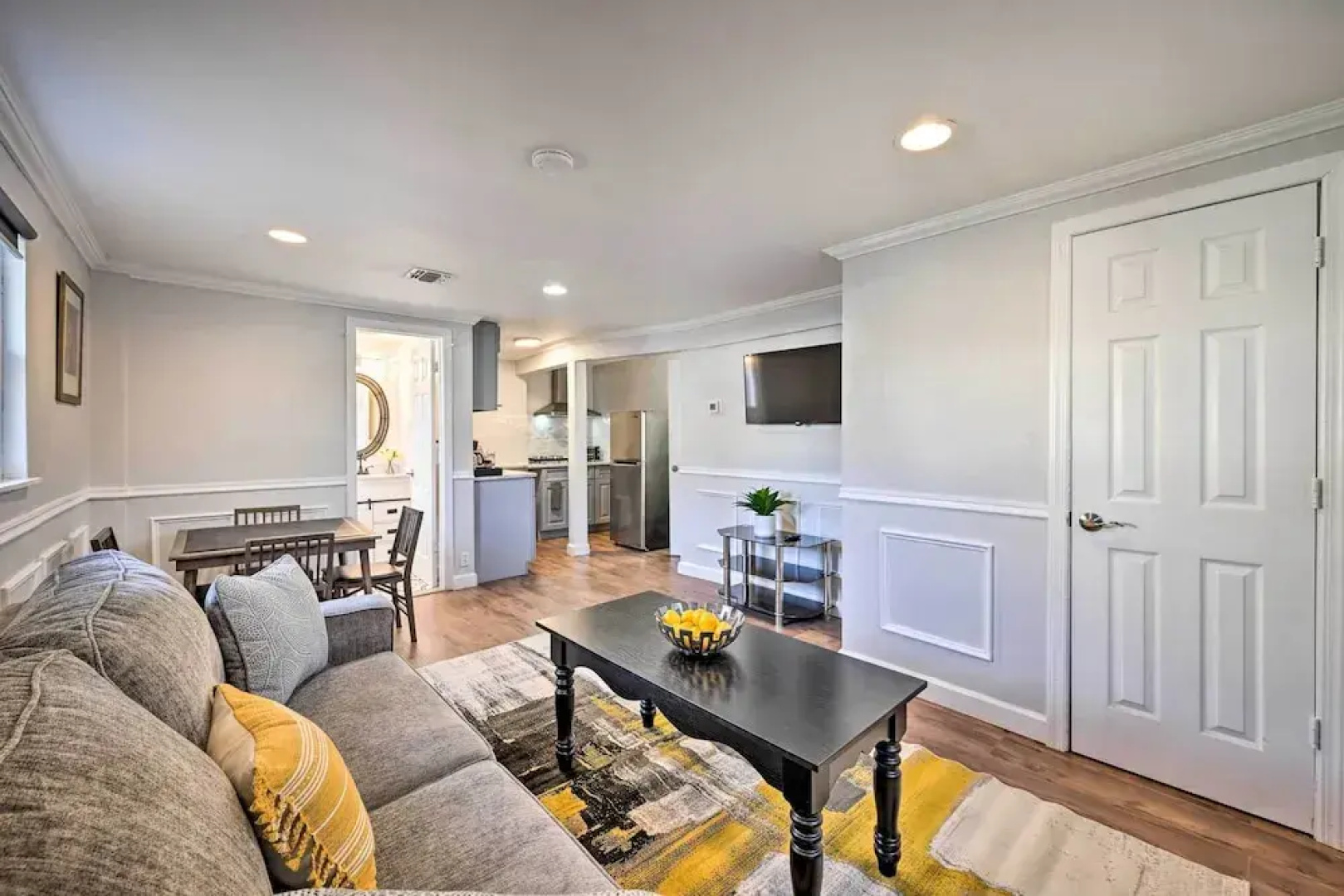Bay Shore Vacation Rental ~ 7 Mi to the Beach