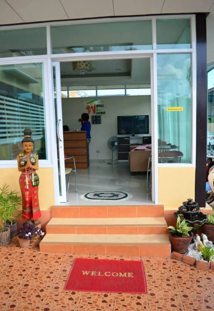 Phrom Phring Place Service Apartment