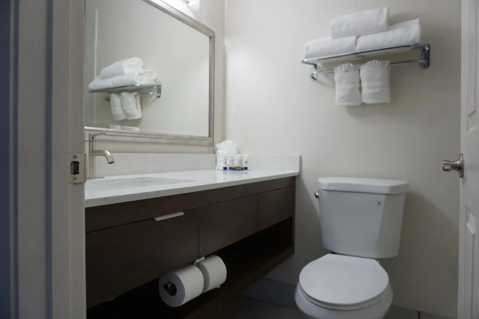 Red Lion Inn & Suites Nashville Airport