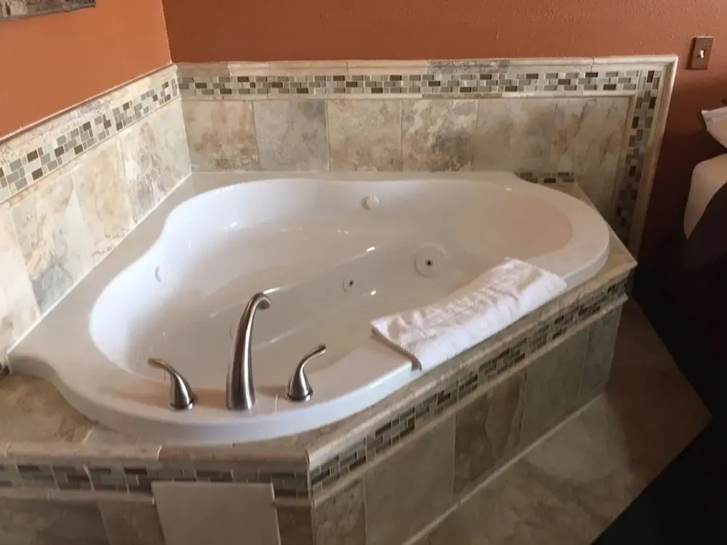 Going-To-The-Sun Inn & Suites