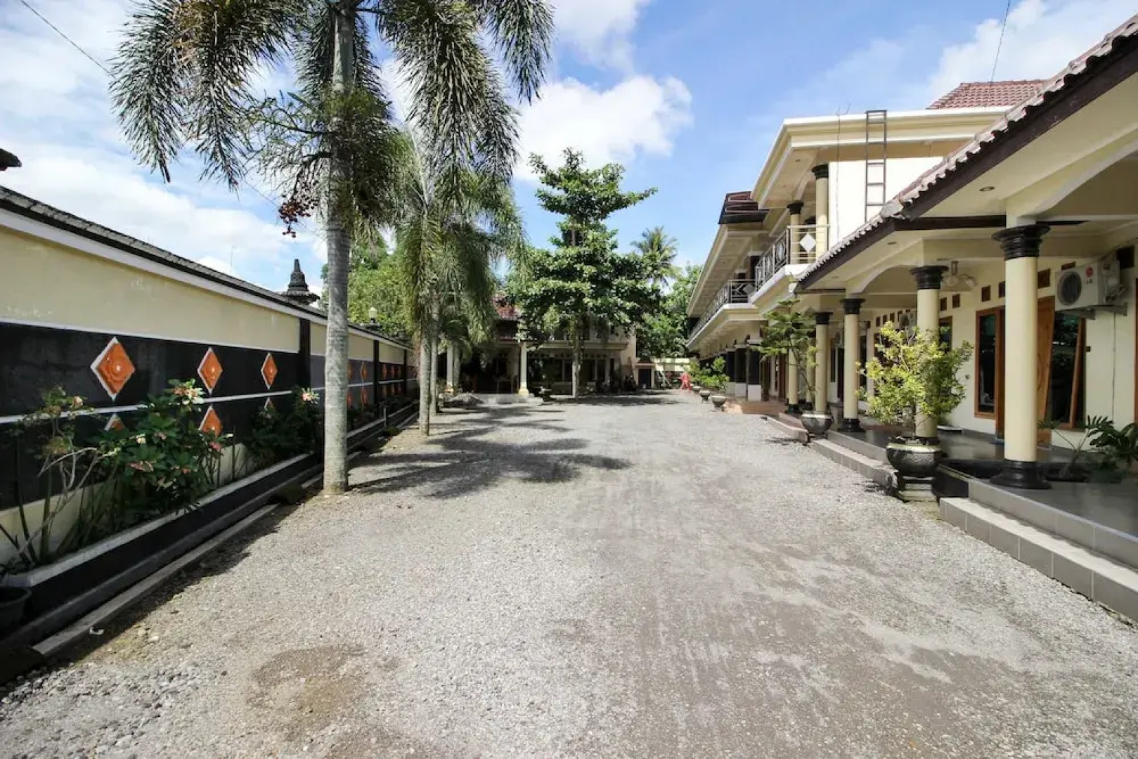 RedDoorz Syariah @ Jalan Dieng