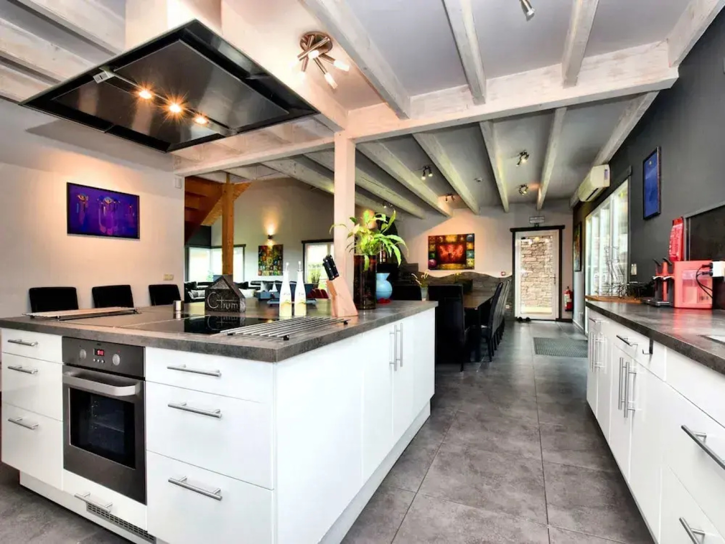 Villa With Heated Outdoor Pool and Sauna