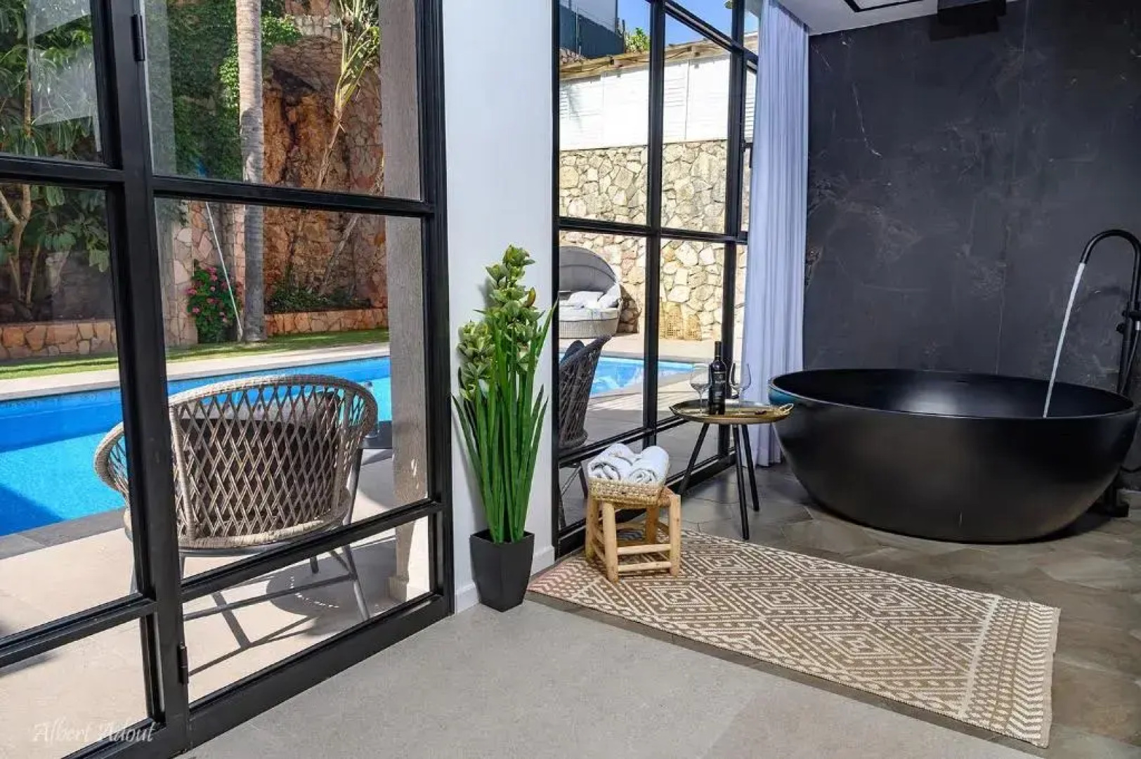 סוויטת הרמס- סוויטת פאר עם בריכת שחיה פרטית