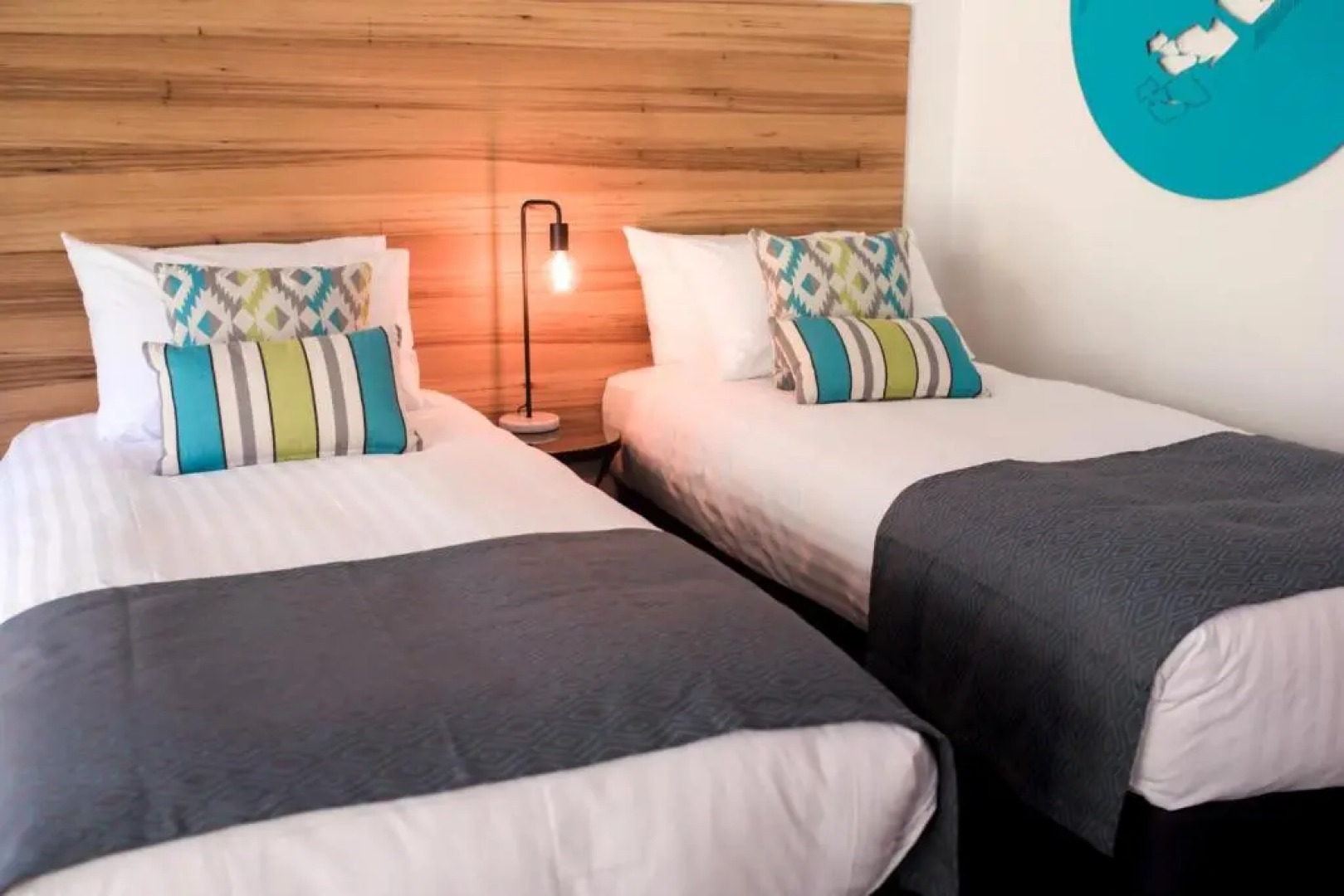 Bright Colonial Motel