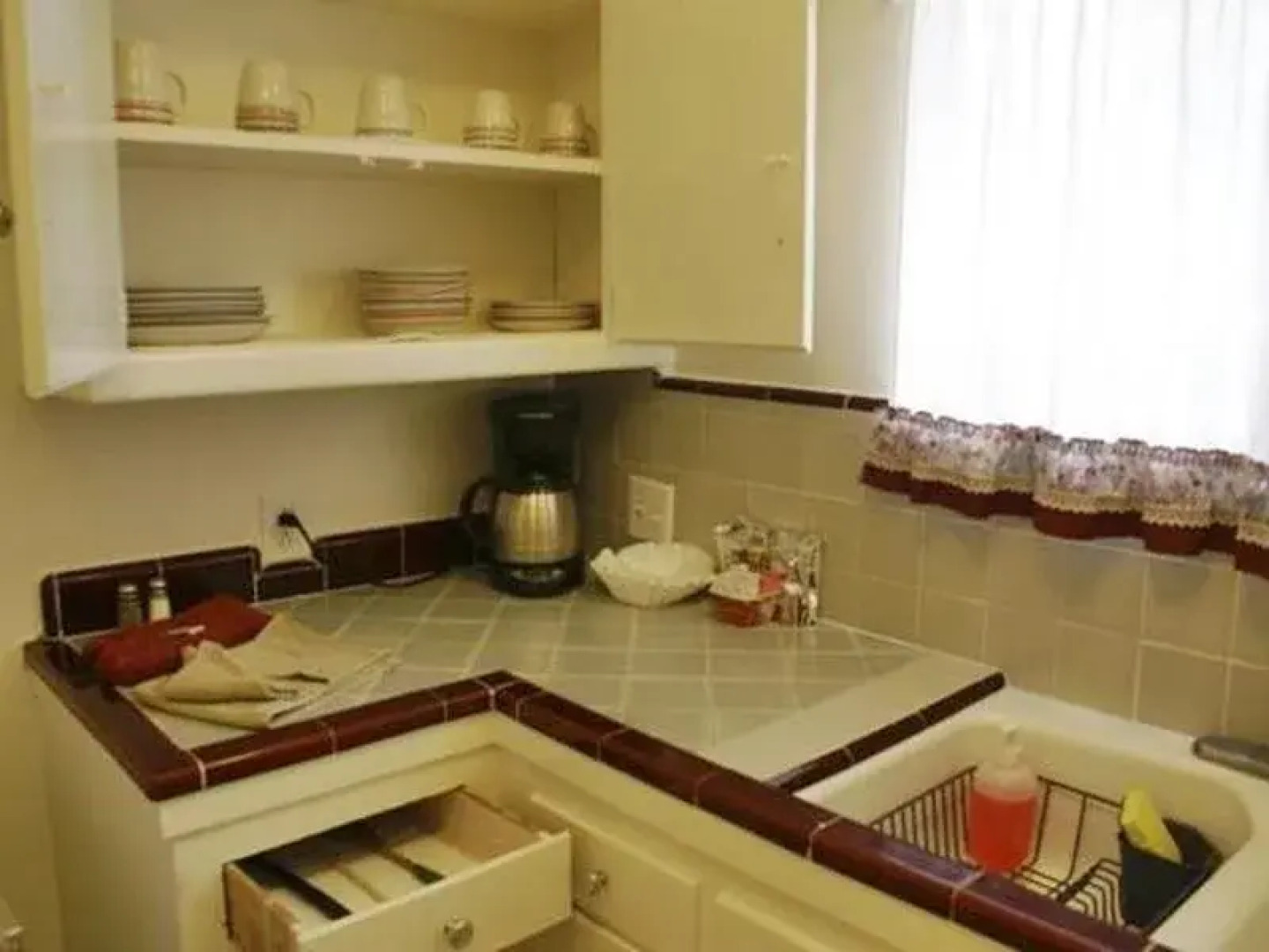 Cal Mar Hotel Suites