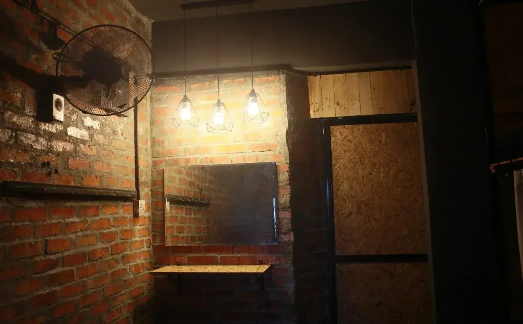 THE BUNK BACKPACKERS HOSTEL by fleur