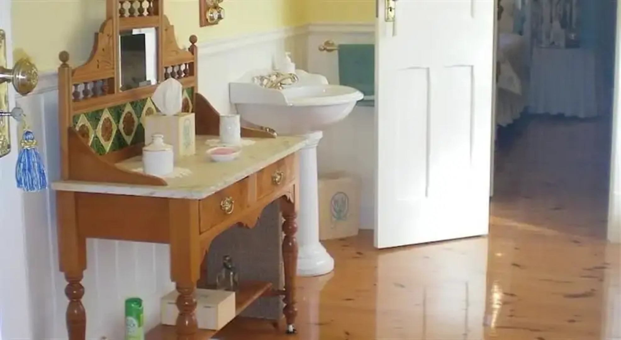 Water Bay Villa Bed and Breakfast