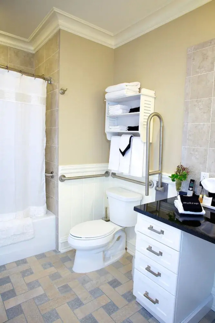 The Guesthouse at the Norwalk Inn