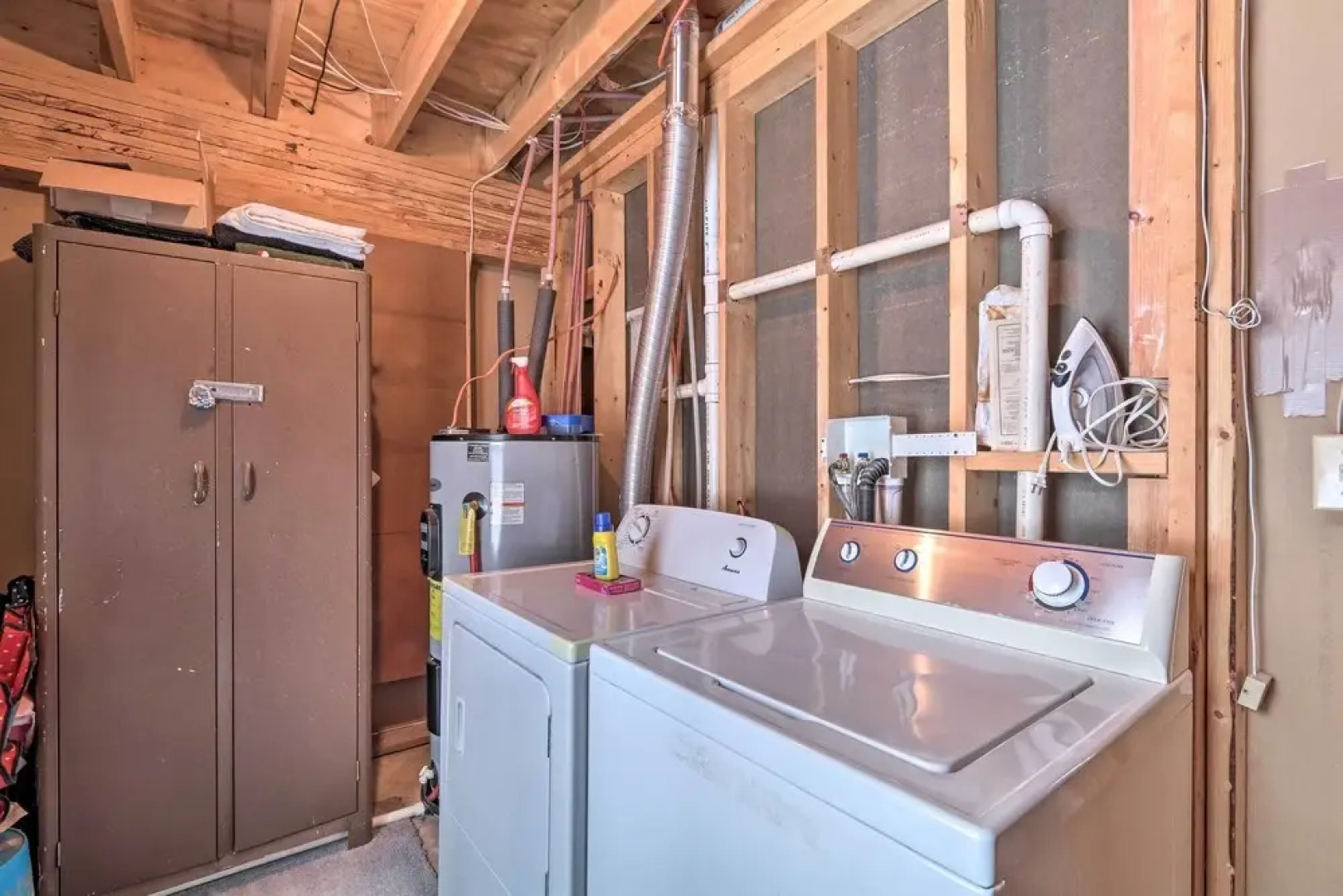 Lakeside Camelot Chalet: 3 Mi to Jack Frost Skiing