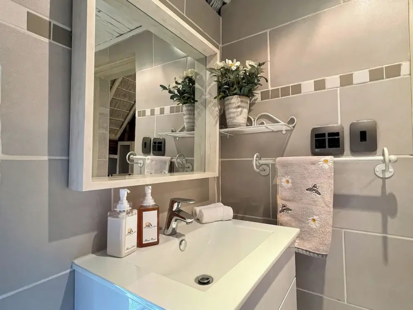 iKhaya LamaDube Game Lodge