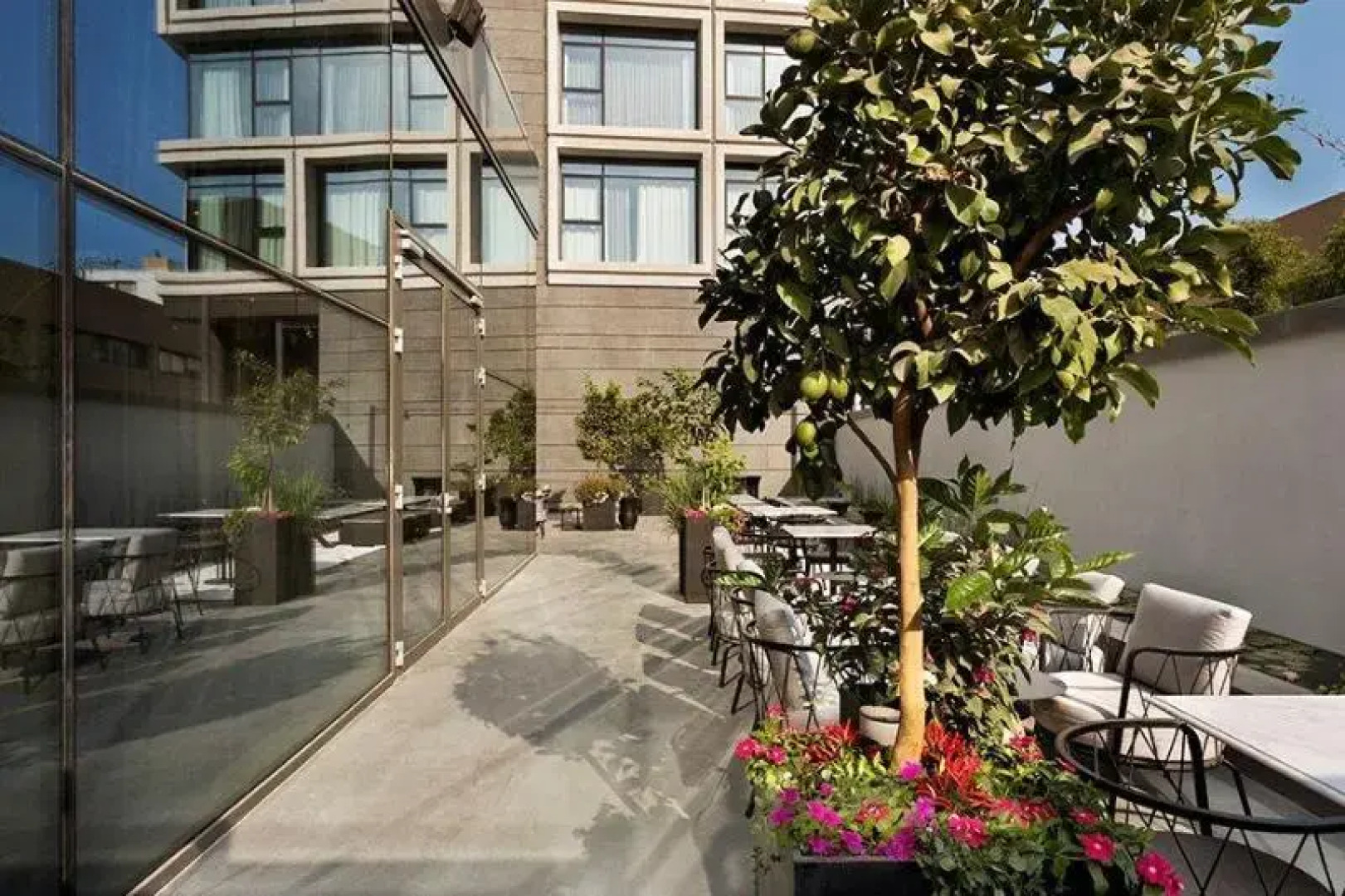 Publica Isrotel, Autograph Collection