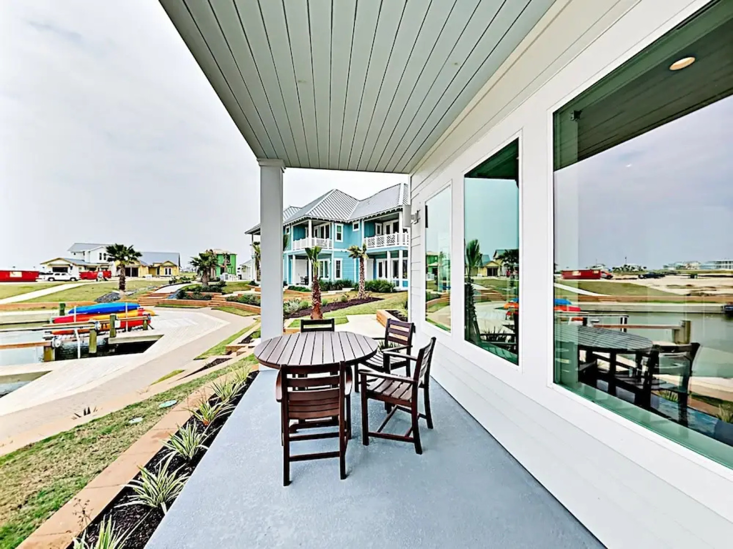 Luxe Waterfront #203 - 2 Br Villa