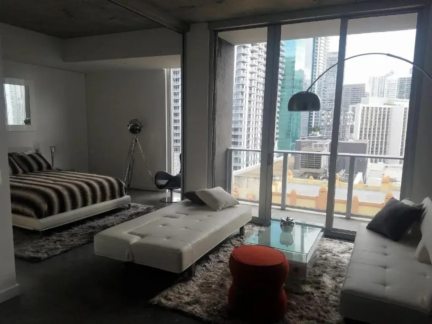 Downtown Miami Deluxe Apartment