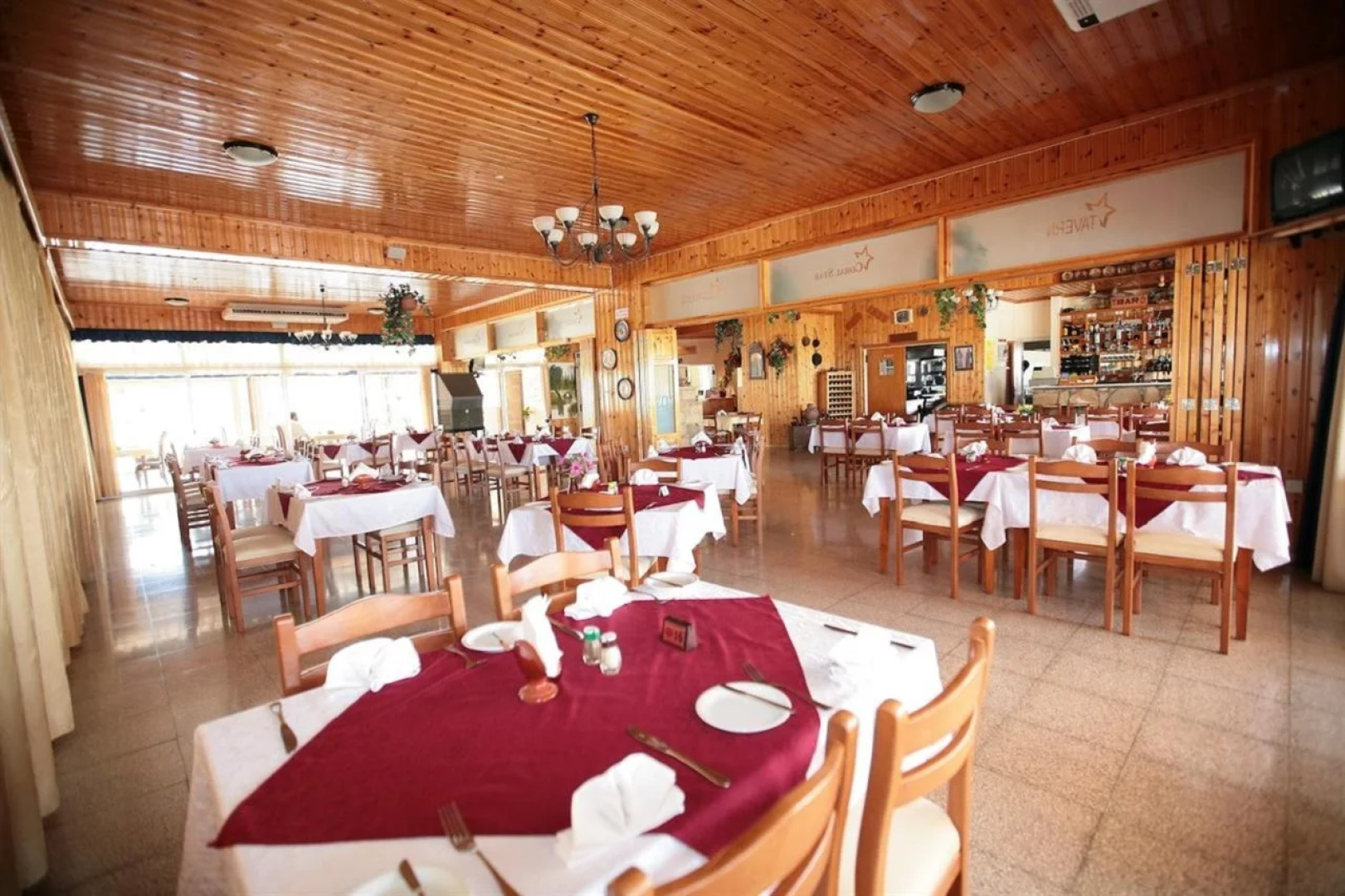 Petsas Apartments & Tavern