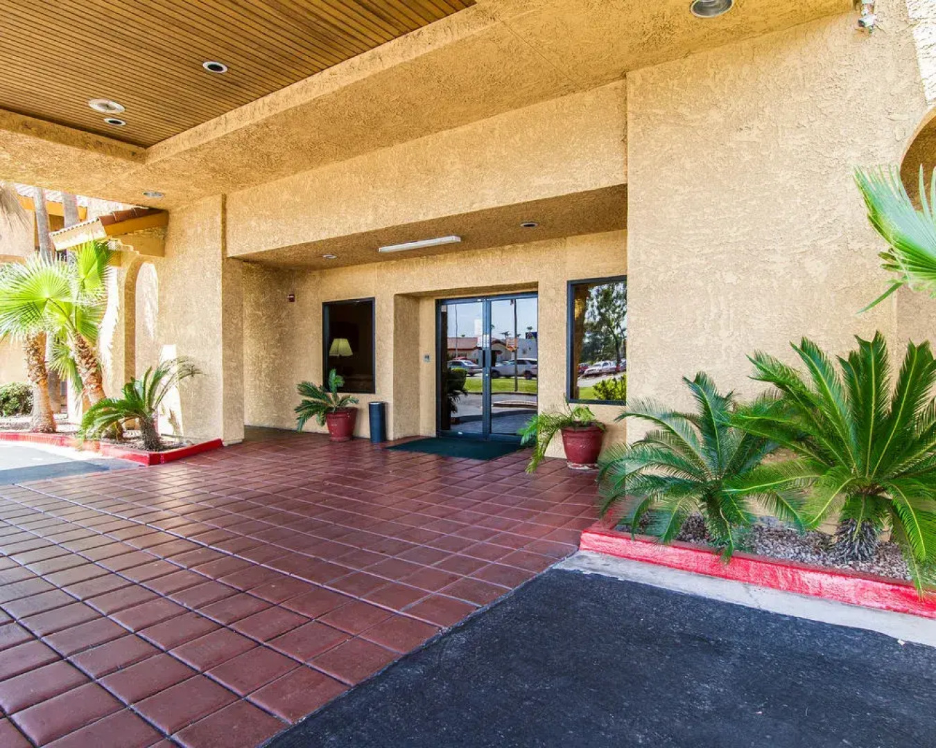 American Inn and Suites